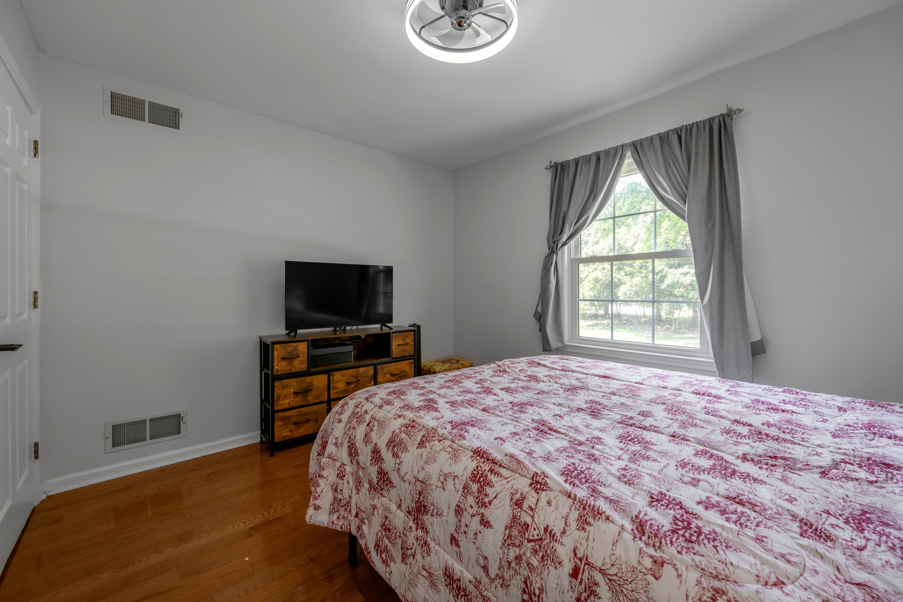  1556 Wellesley Drive - 物件實景