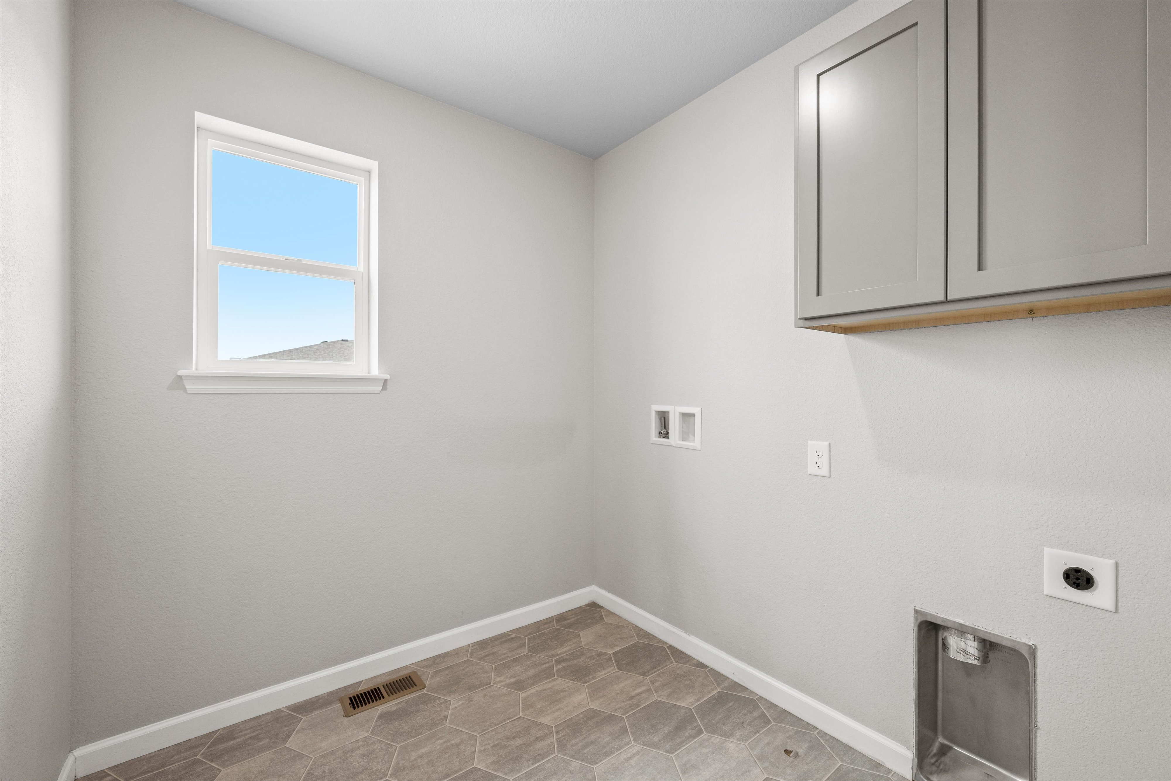  Beautifully Designed 4-Bedroom, 4-Bath Home - 物件實景