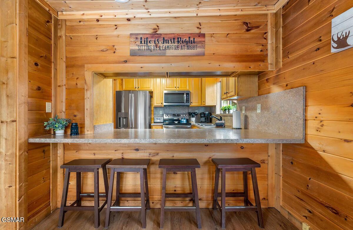 Gatlinburg, Tennessee, 37738, United States, 5 Bedrooms Bedrooms, ,4 BathroomsBathrooms,Residential,For Sale,2023747