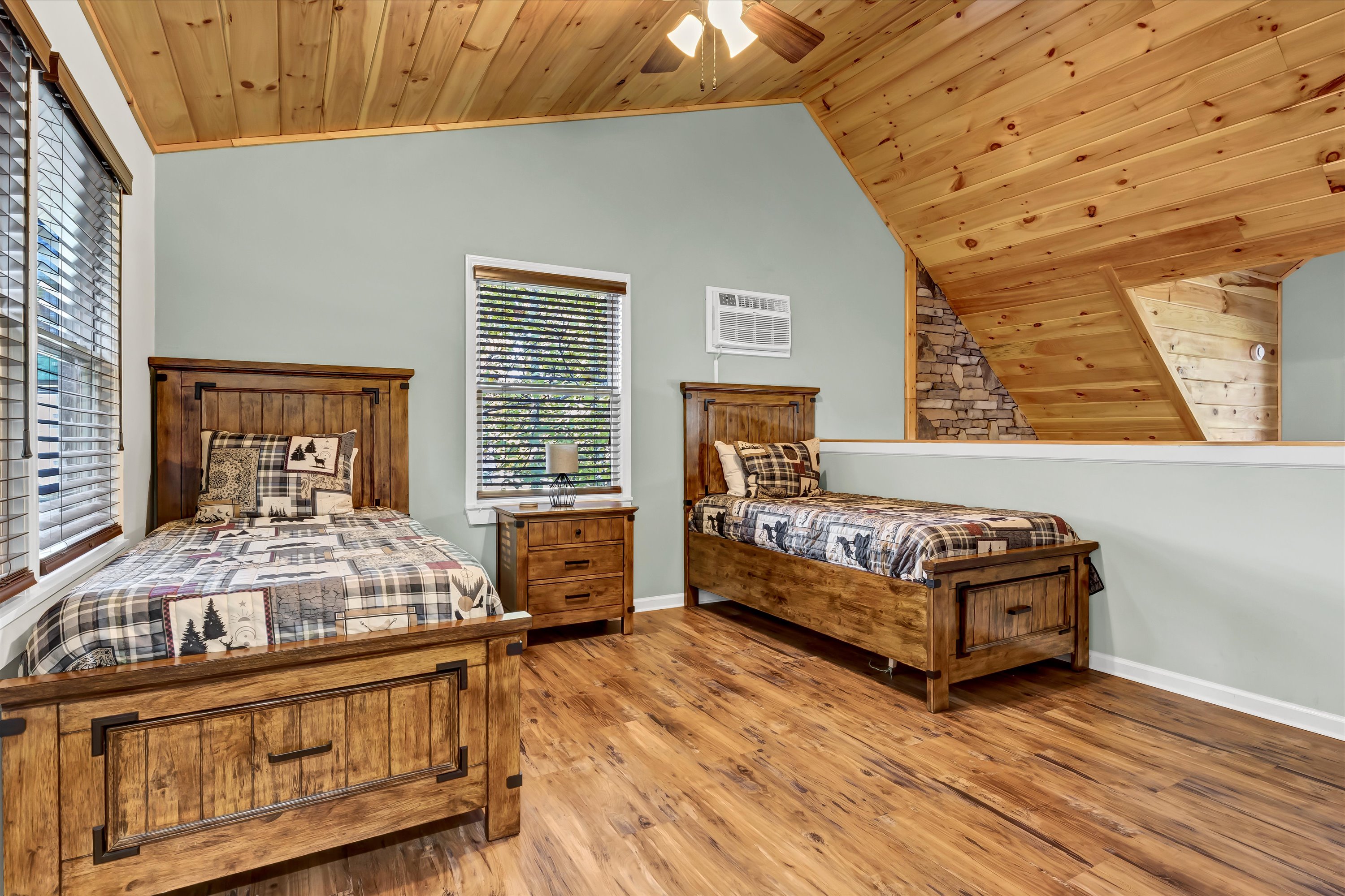 Sevierville, Tennessee, 37862, United States, 4 Bedrooms Bedrooms, ,5 BathroomsBathrooms,Residential,For Sale,1981038