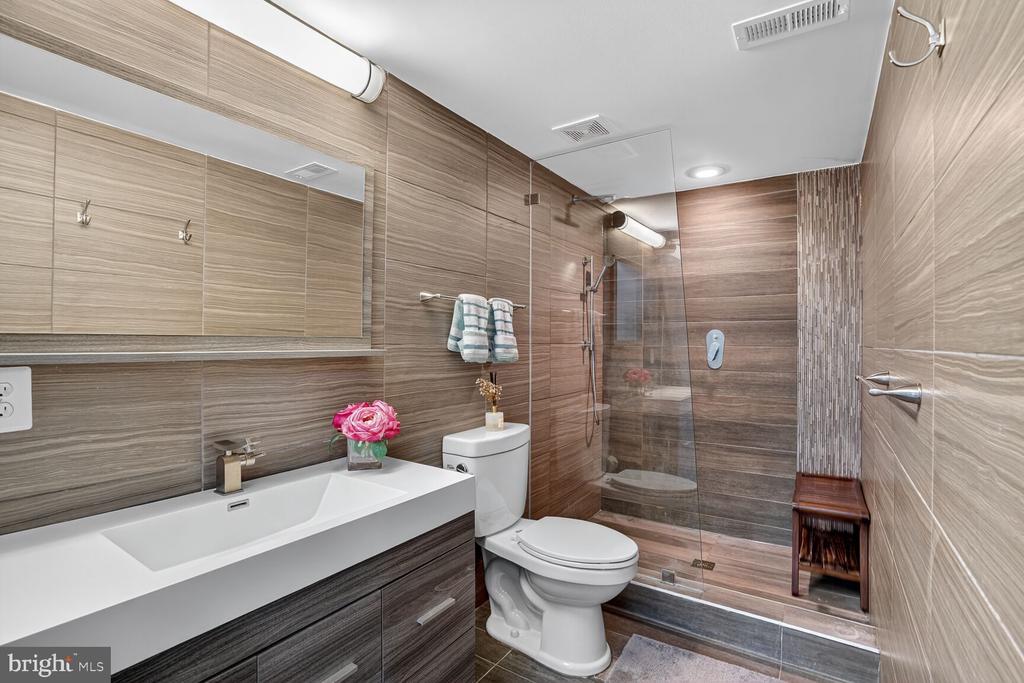 Washington, District of Columbia, 20010, United States, 2 Bedrooms Bedrooms, ,2 BathroomsBathrooms,Residential,For Sale,1975364