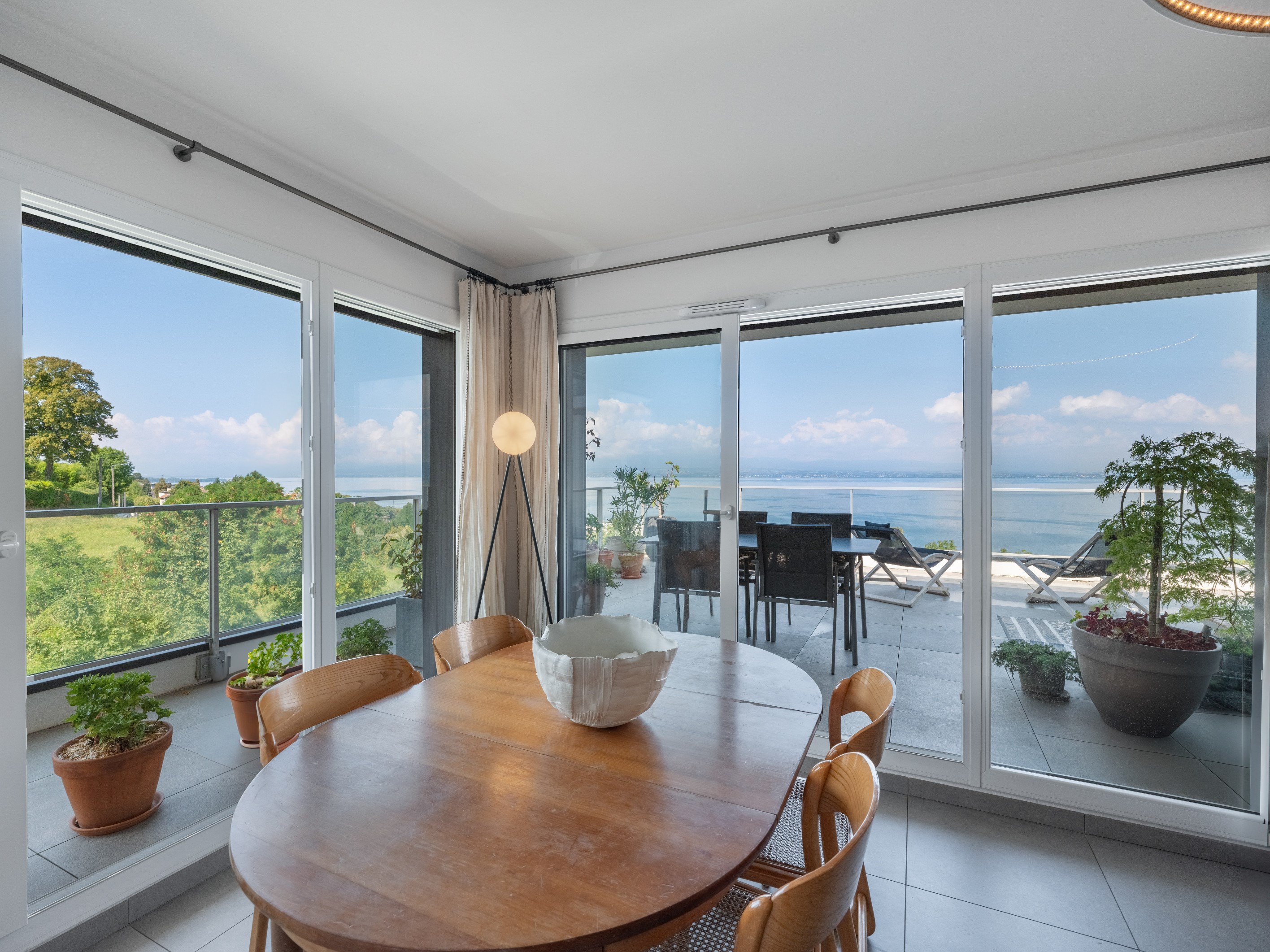  Evian, Top floor 3-bedroom apartment of 80 sq.m, panoramic view on the lake. - 物件實景