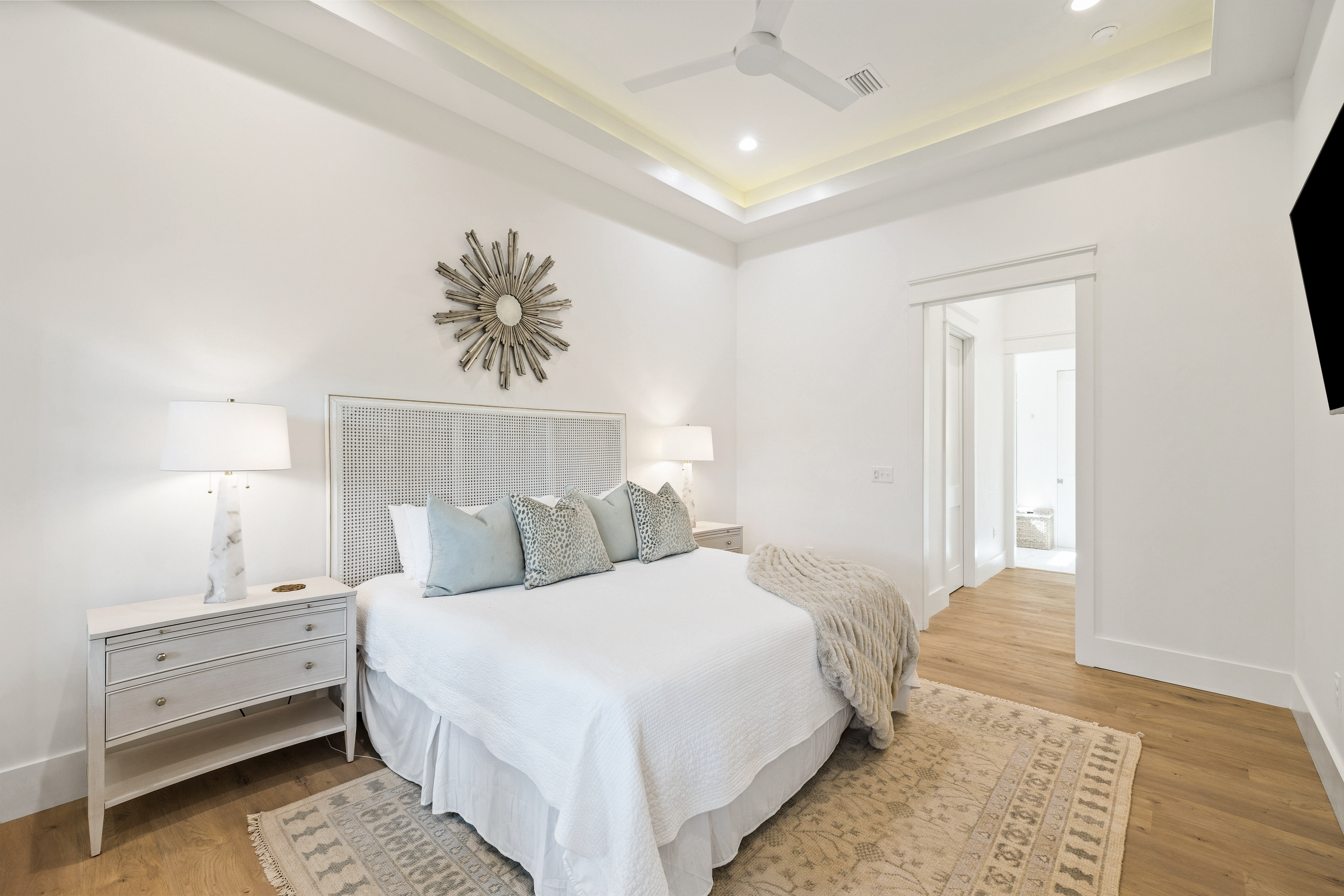 Custom Coastal Luxury with Walkable Beach Access - 物件實景