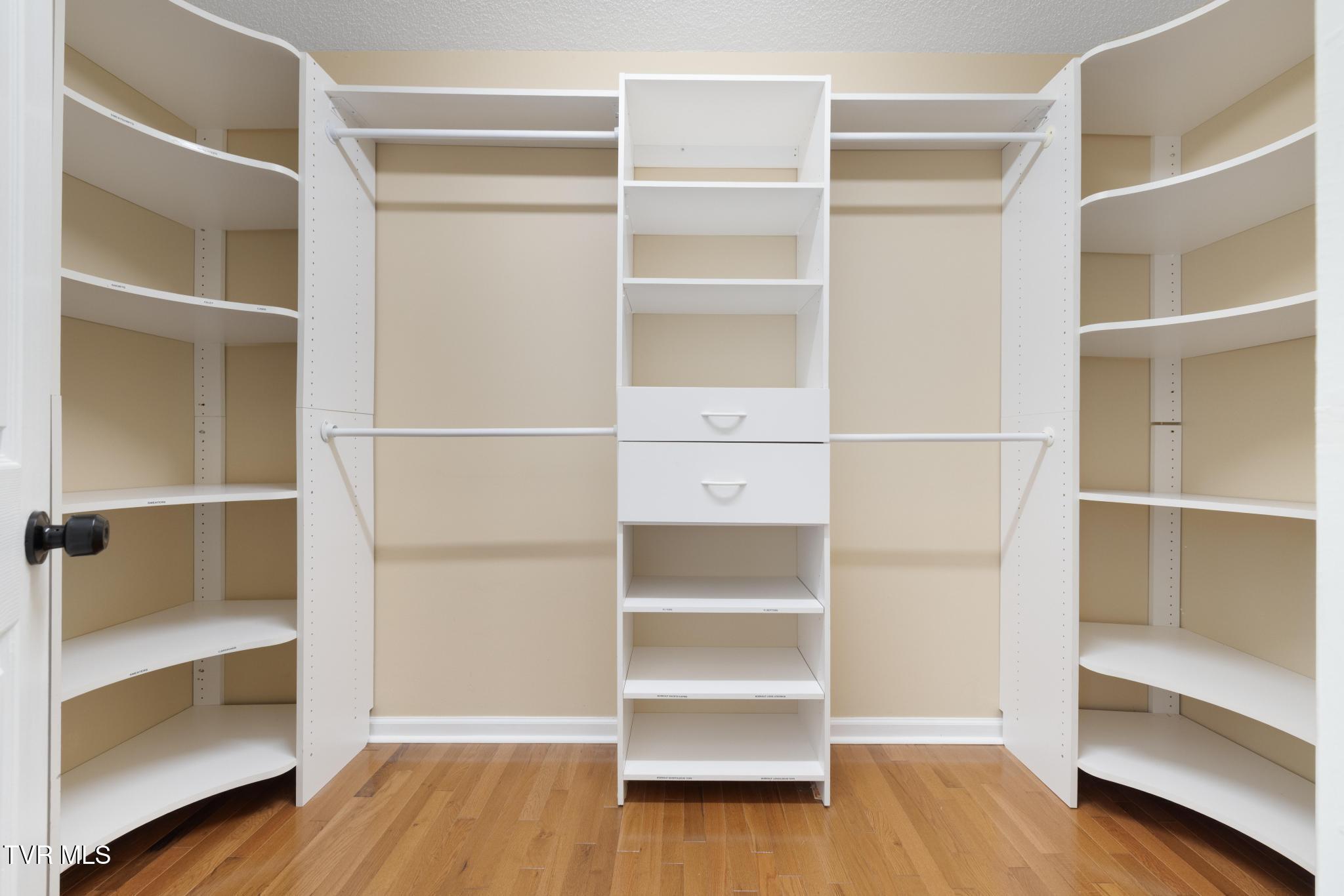 Gray, Tennessee, 37615, United States, 5 Bedrooms Bedrooms, ,4 BathroomsBathrooms,Residential,For Sale,1978234