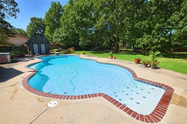 Tahlequah, Oklahoma, 74464, United States, 4 Bedrooms Bedrooms, ,4 BathroomsBathrooms,Residential,For Sale,1975818