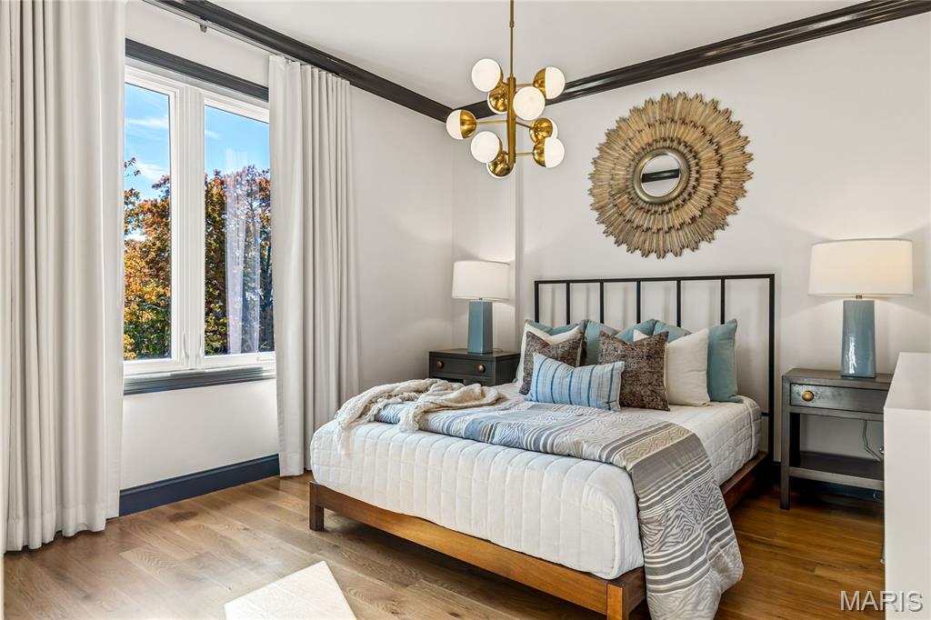 University City, Missouri, 63105, United States, 4 Bedrooms Bedrooms, ,5 BathroomsBathrooms,Residential,For Sale,1989585