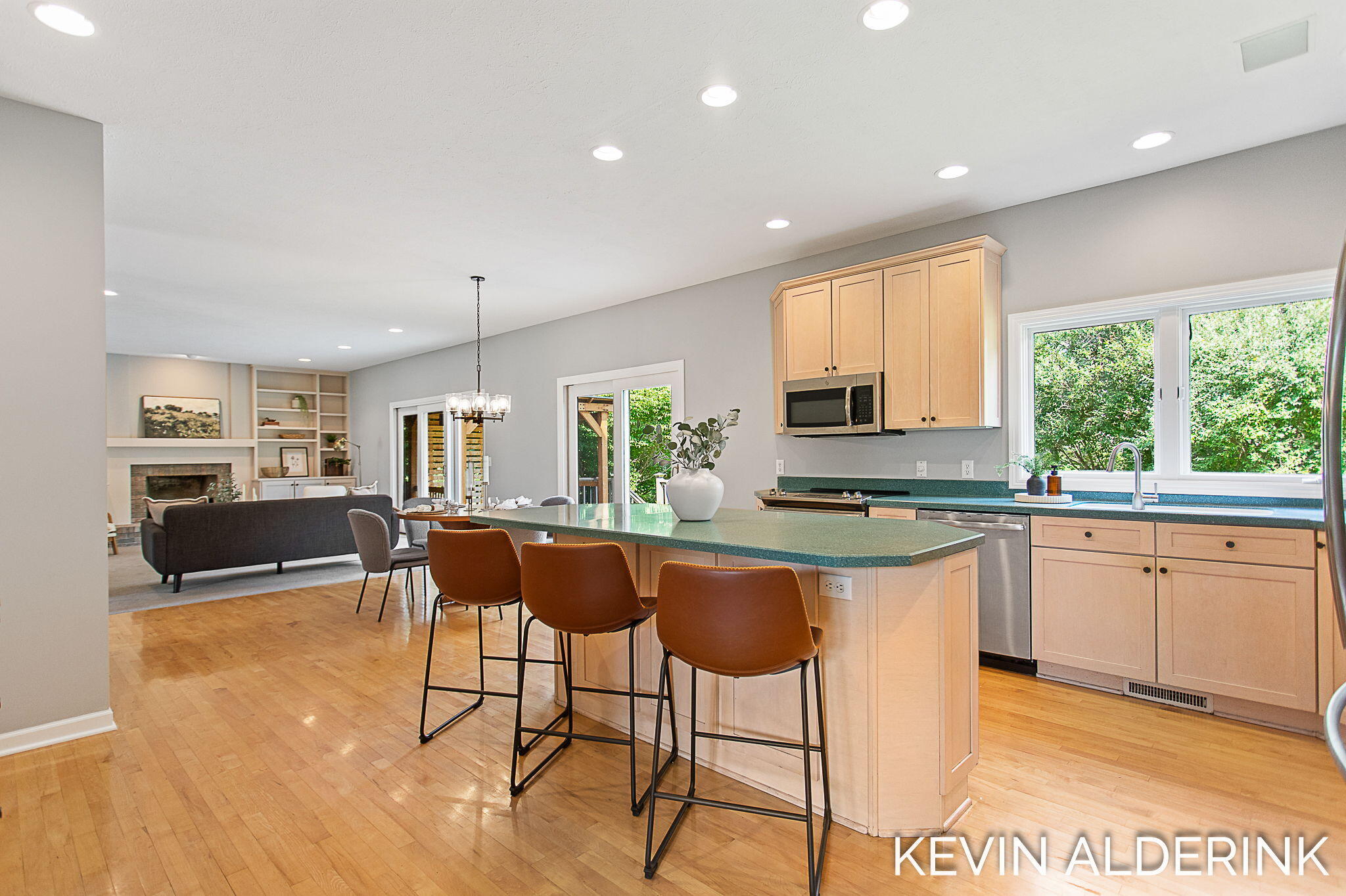 Holland, Michigan, 49423, United States, 5 Bedrooms Bedrooms, ,6 BathroomsBathrooms,Residential,For Sale,1908237