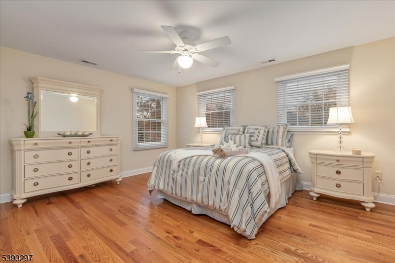 Edison Twp., New Jersey, 08820, United States, 5 Bedrooms Bedrooms, ,4 BathroomsBathrooms,Residential,For Sale,1989591