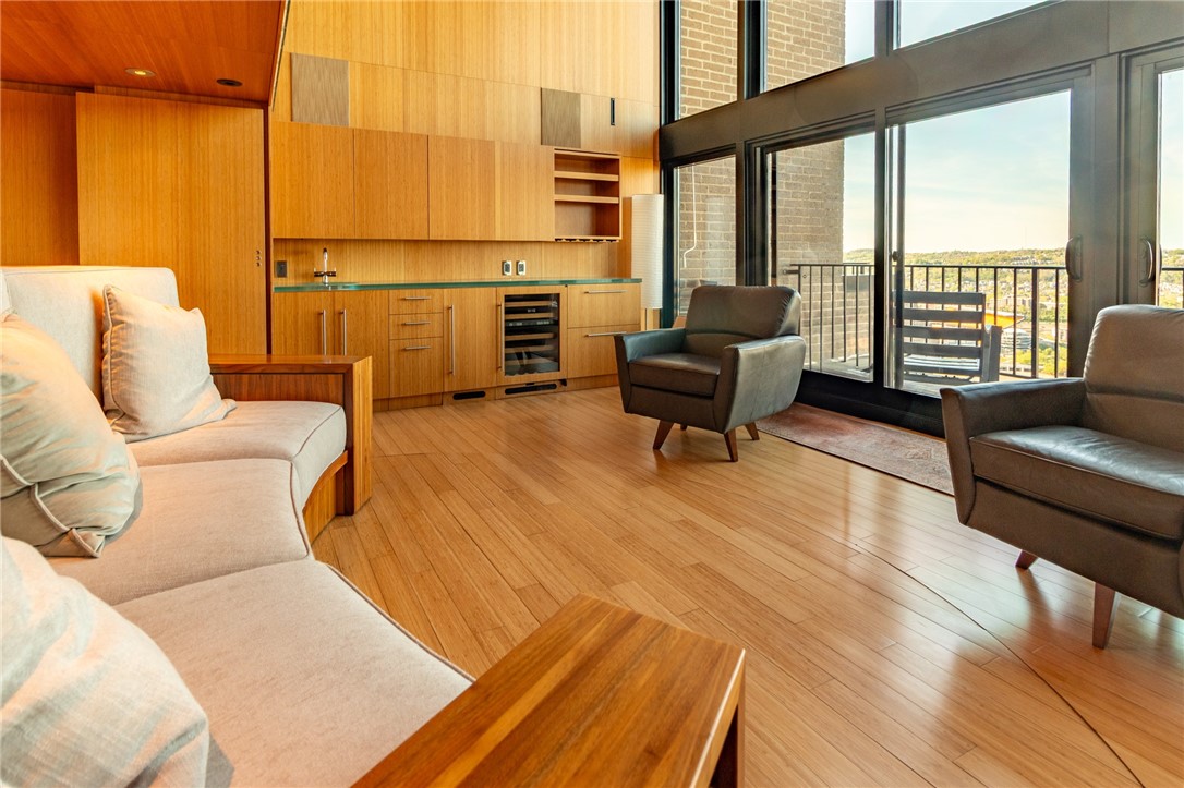 Pittsburgh, Pennsylvania, 15211, United States, 1 Bedroom Bedrooms, ,2 BathroomsBathrooms,Residential,For Sale,1981120