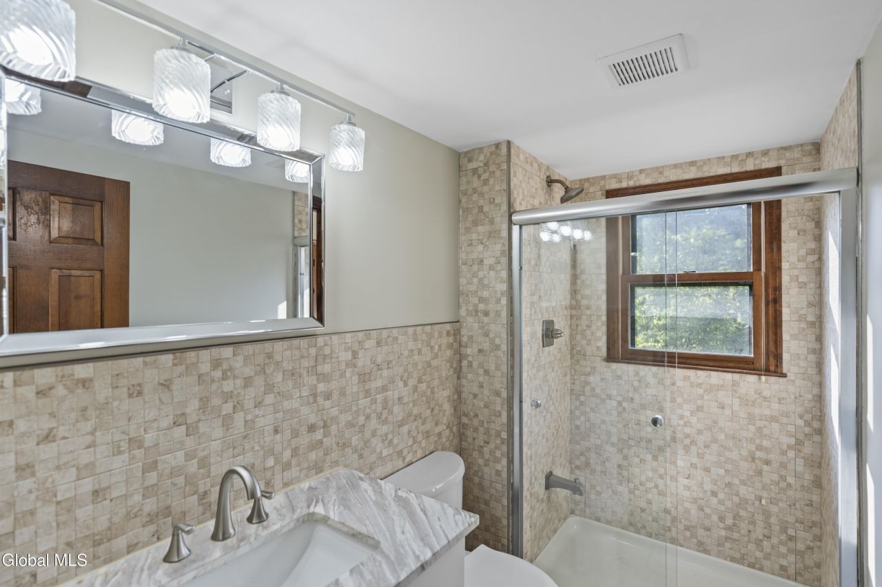 Niskayuna, New York, 12309, United States, 6 Bedrooms Bedrooms, ,4 BathroomsBathrooms,Residential,For Sale,1906999