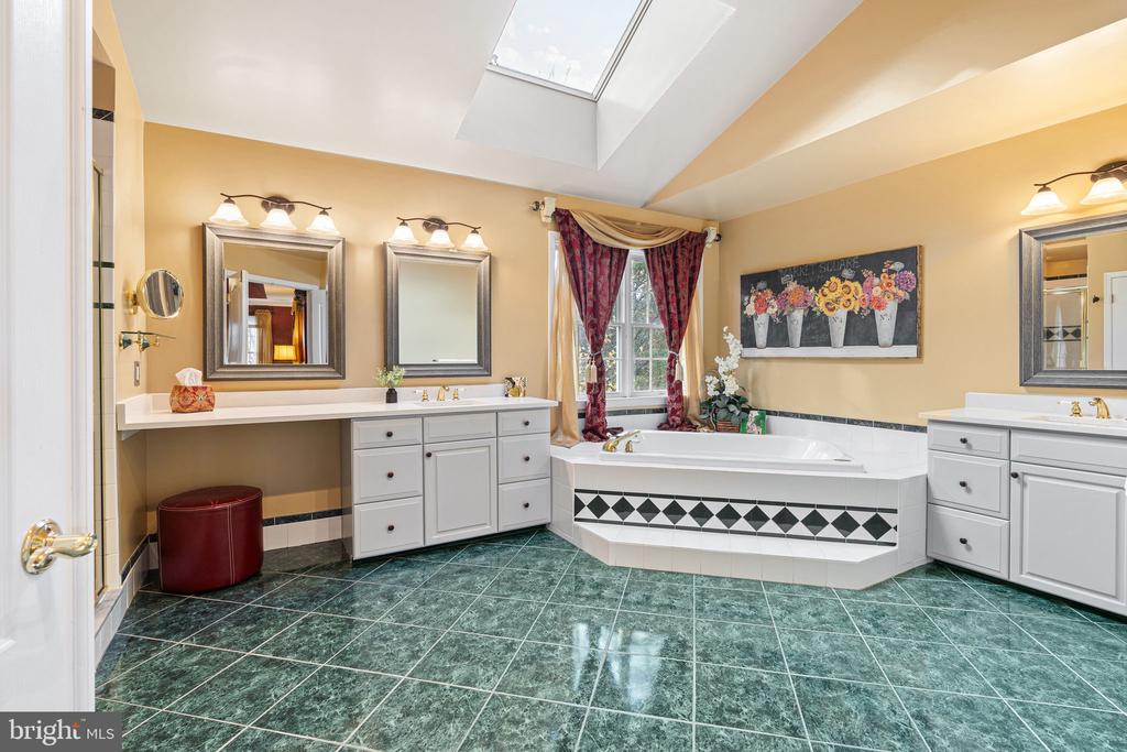 New Hope, Pennsylvania, 18938, United States, 4 Bedrooms Bedrooms, ,5 BathroomsBathrooms,Residential,For Sale,1987976