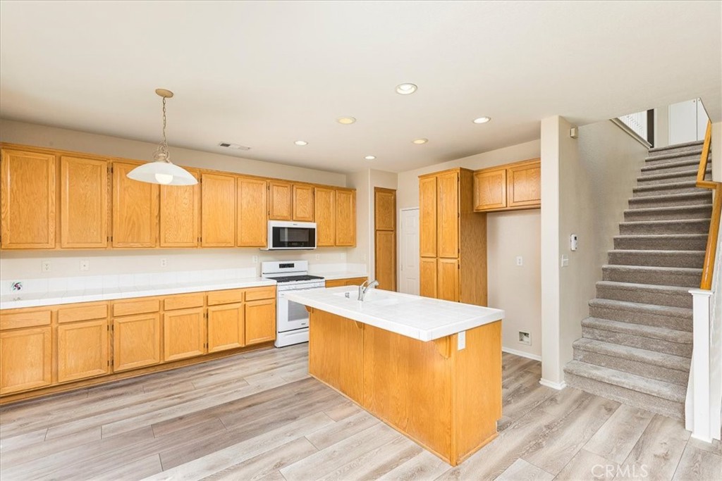 Temecula, California, 92591, United States, 3 Bedrooms Bedrooms, ,3 BathroomsBathrooms,Residential,For Sale,1928166