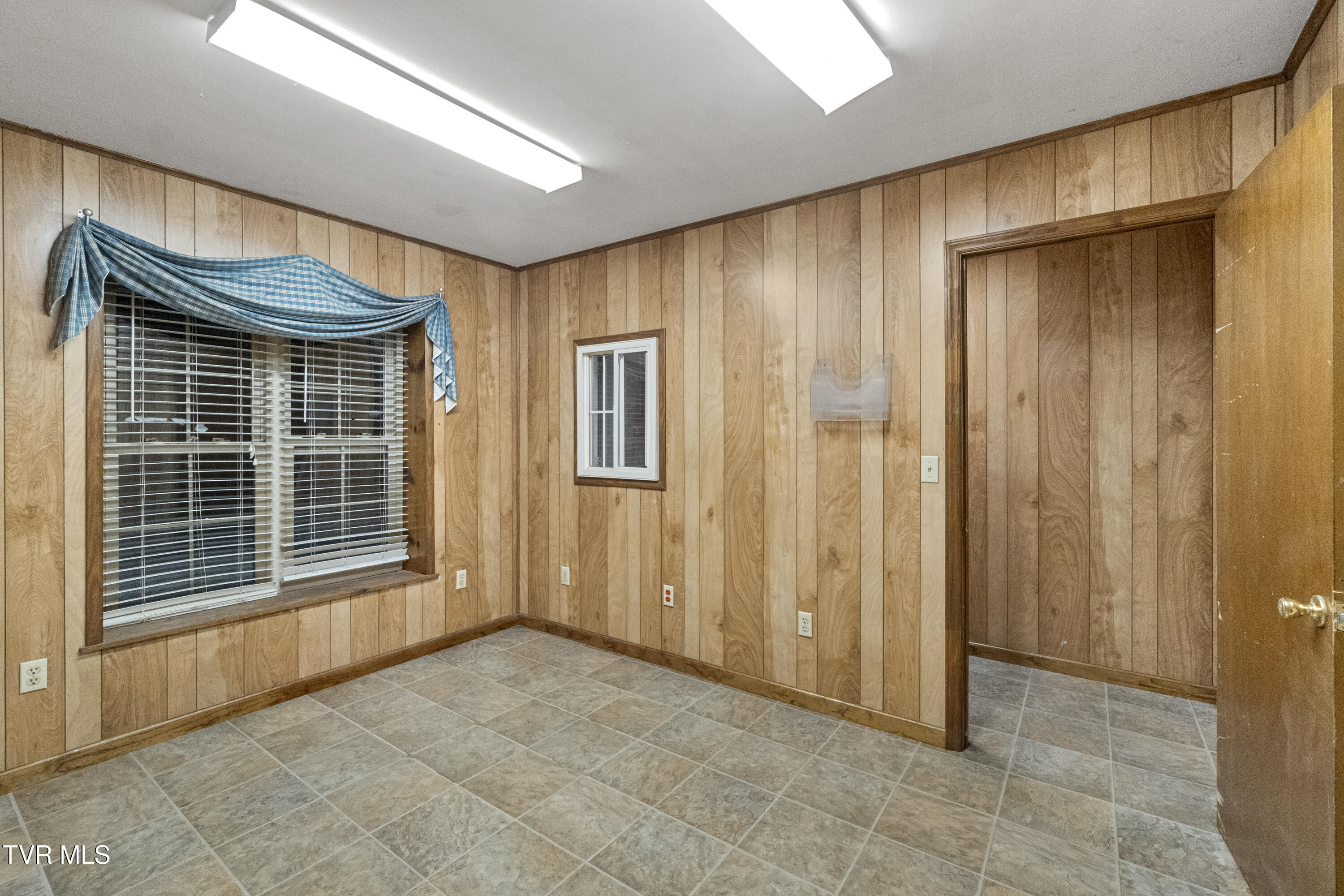 Greeneville, Tennessee, 37743, United States, 3 Bedrooms Bedrooms, ,2 BathroomsBathrooms,Residential,For Sale,1990242