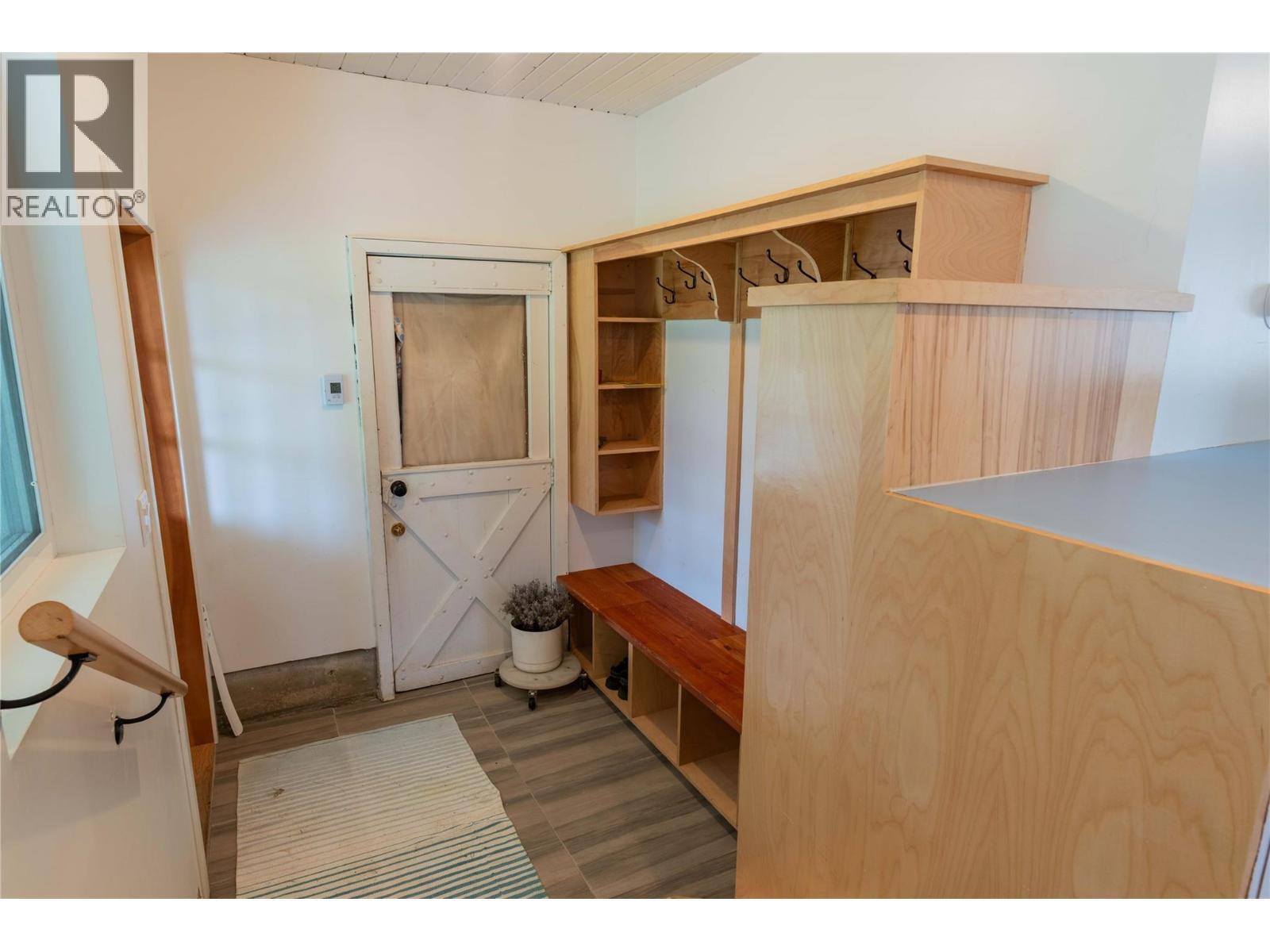 APPLEDALE, British Columbia, V0G 2J0, CA, 5 Bedrooms Bedrooms, ,2 BathroomsBathrooms,Residential,For Sale,1946998