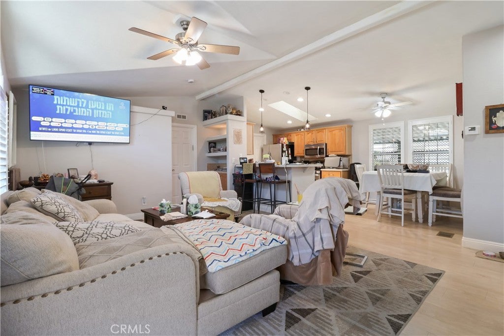 Woodland Hills, California, 91364, United States, 3 Bedrooms Bedrooms, ,2 BathroomsBathrooms,Residential,For Sale,1895841