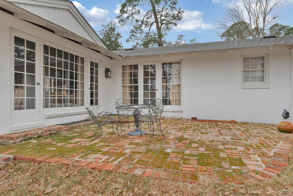 Shreveport, Louisiana, 71106, United States, 5 Bedrooms Bedrooms, ,4 BathroomsBathrooms,Residential,For Sale,1829039