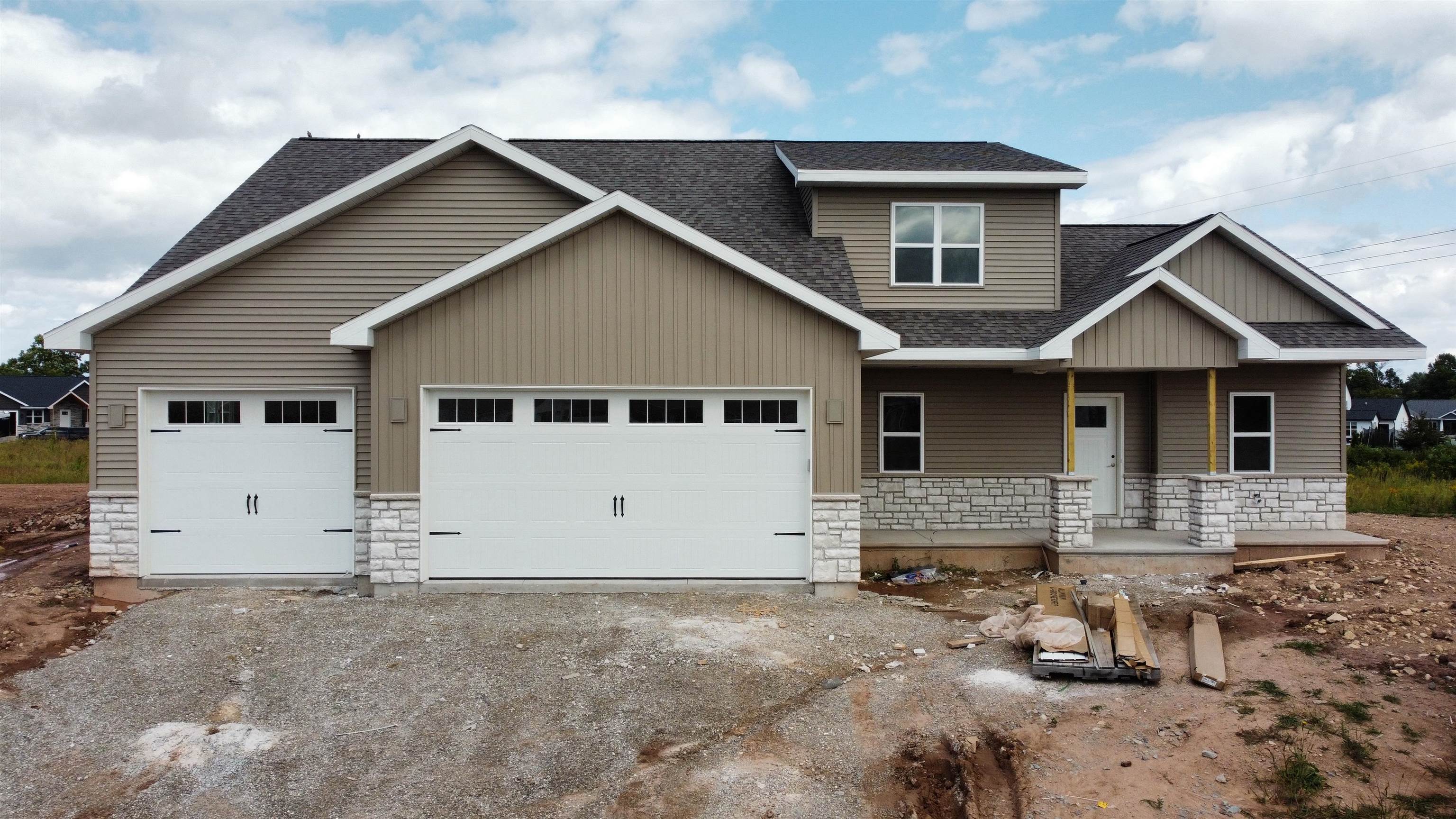 NEENAH, Wisconsin, 54956, United States, 4 Bedrooms Bedrooms, ,3 BathroomsBathrooms,Residential,For Sale,1941791