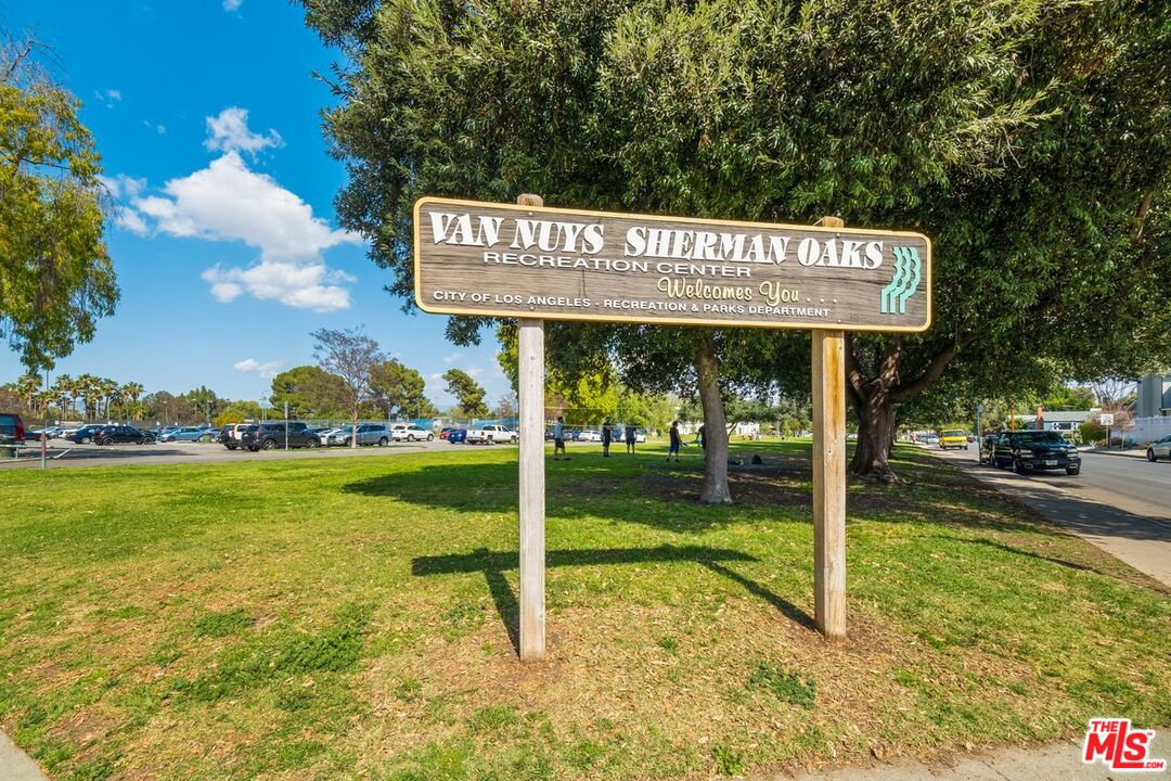 Sherman Oaks, California, 91423, United States, 2 Bedrooms Bedrooms, ,2 BathroomsBathrooms,Residential,For Sale,1920013