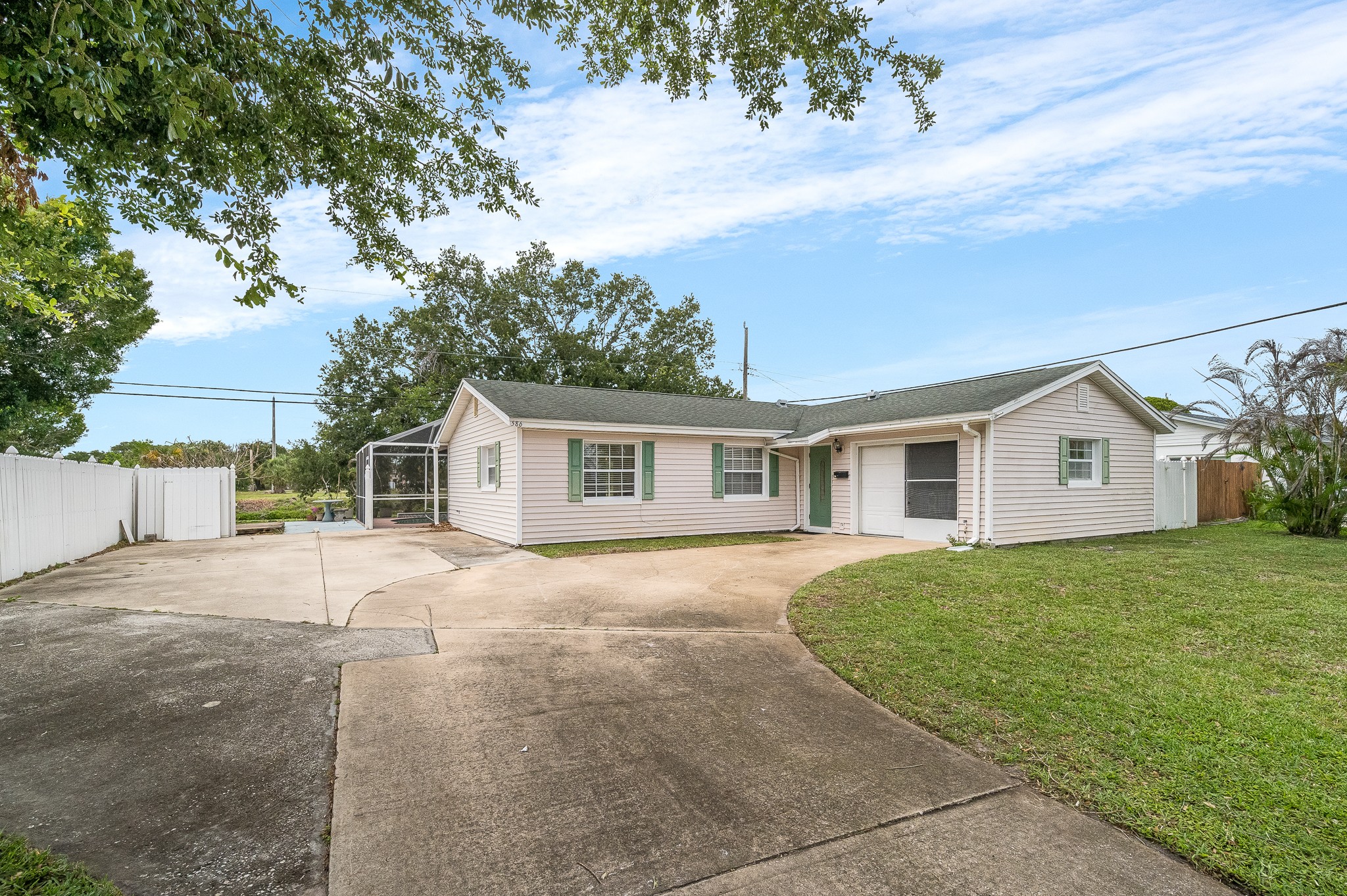  586 Louvre Drive, Melbourne, FL, 32935 - 物件實景