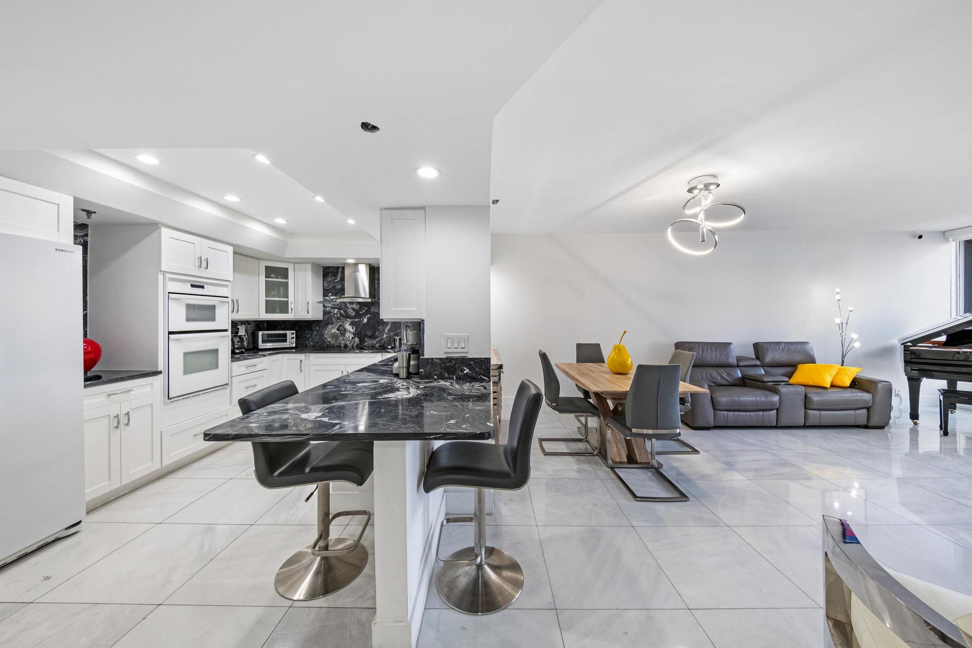 Miami, Florida, 33131, United States, 2 Bedrooms Bedrooms, ,2 BathroomsBathrooms,Residential,For Sale,1976268