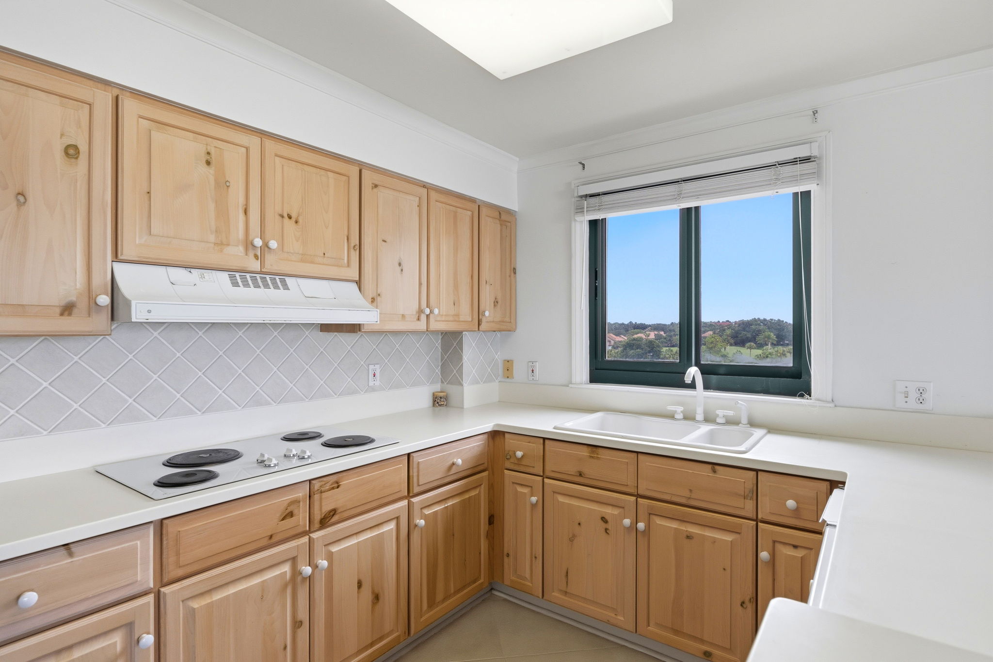  Gulf-Front Condominium with Panoramic Views and Renovation Potential - 物件實景