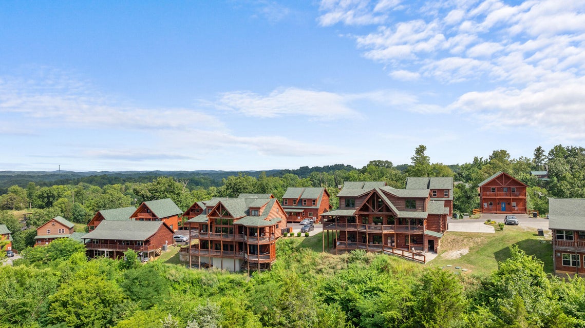 Sevierville, Tennessee, 37876, United States, 4 Bedrooms Bedrooms, ,6 BathroomsBathrooms,Residential,For Sale,1976346