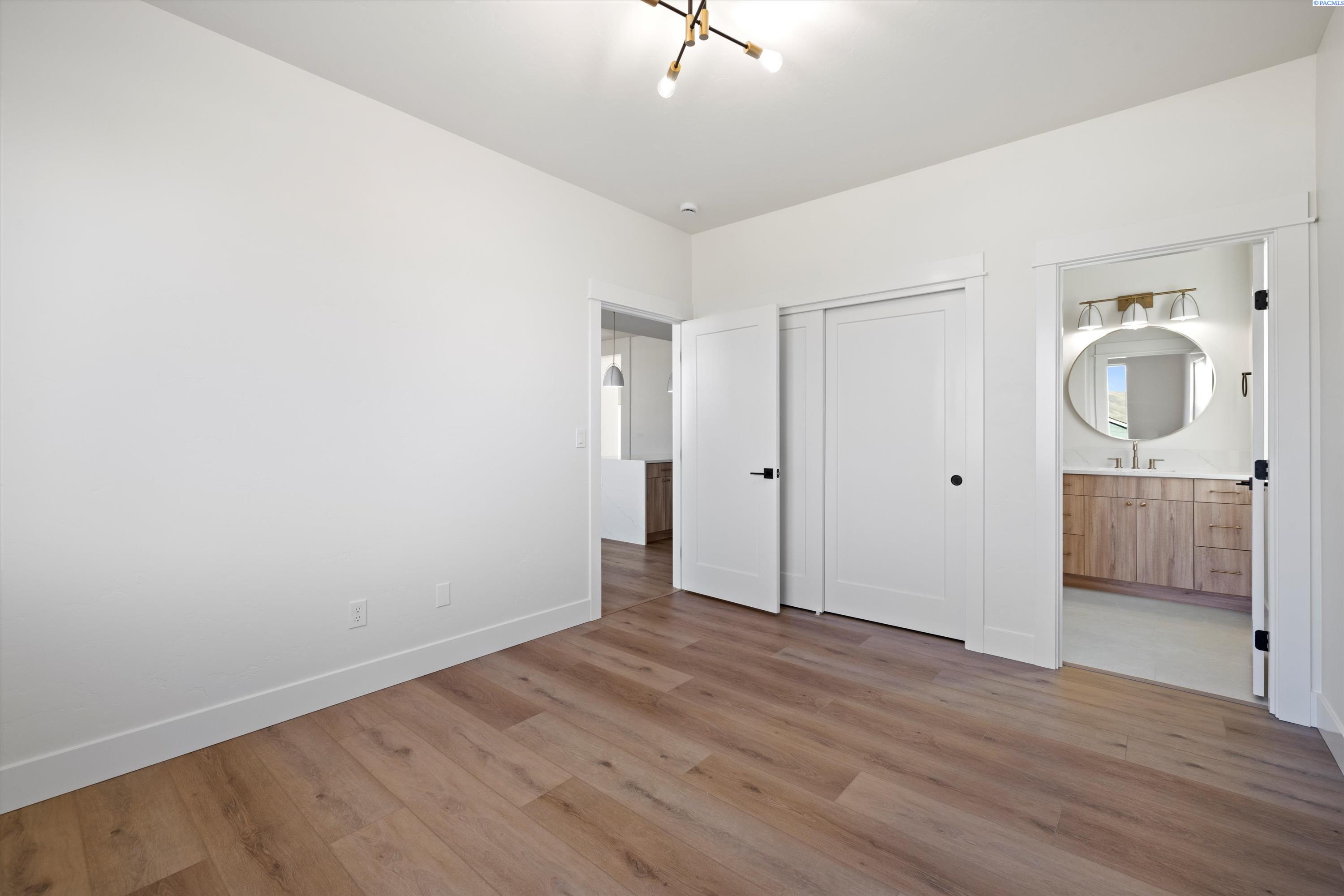 Richland, Washington, 99352, United States, 4 Bedrooms Bedrooms, ,3 BathroomsBathrooms,Residential,For Sale,1996125