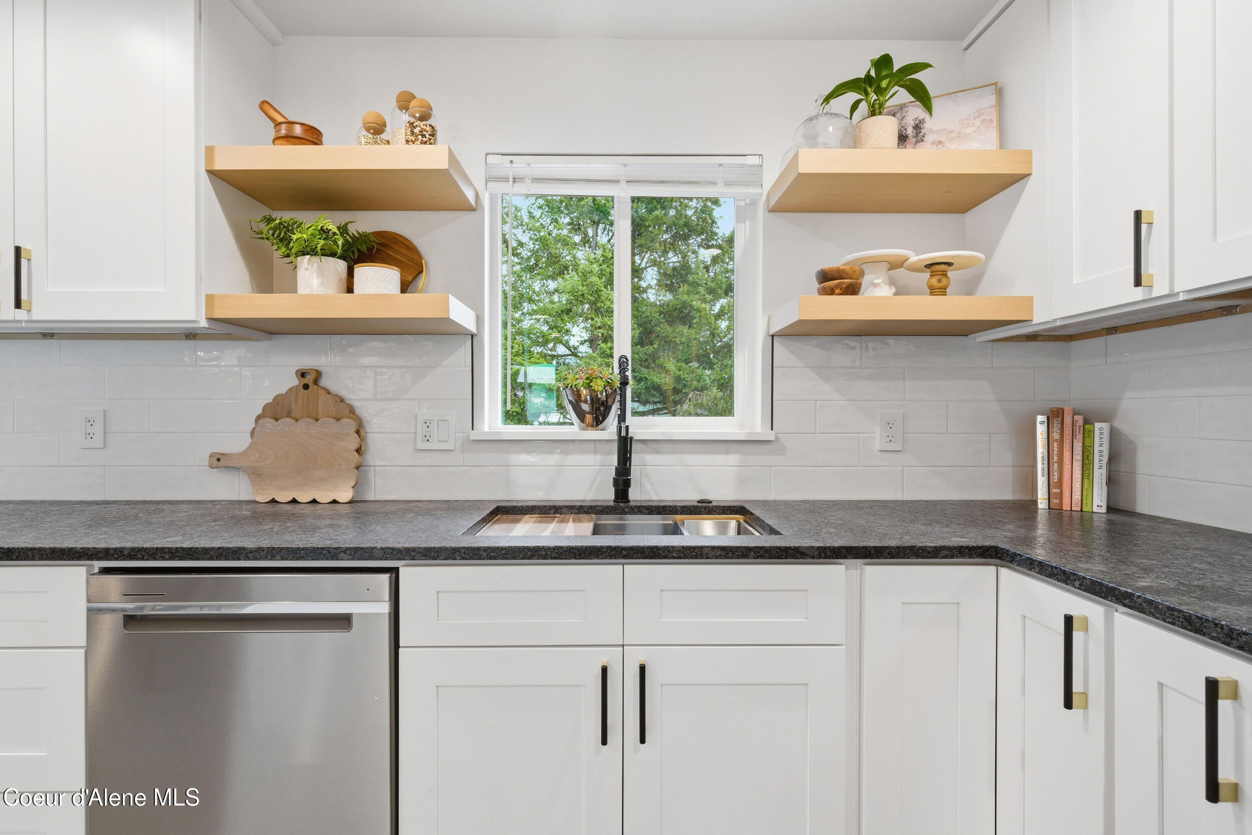 Coeur d'Alene, Idaho, 83814, United States, 2 Bedrooms Bedrooms, ,1 BathroomBathrooms,Residential,For Sale,2010997