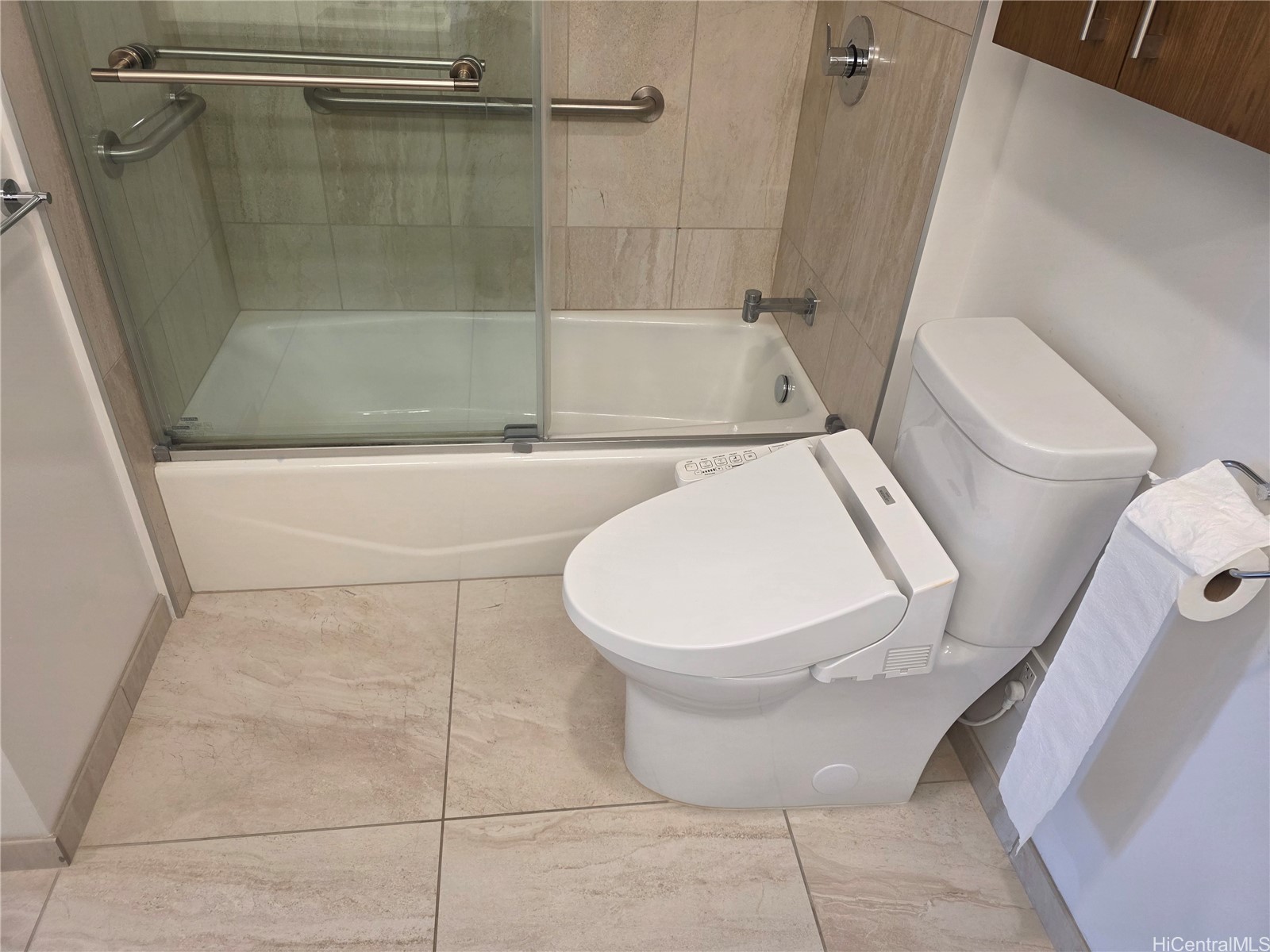 Honolulu, Hawaii, 96814, United States, 2 Bedrooms Bedrooms, ,2 BathroomsBathrooms,Residential,For Sale,1987813