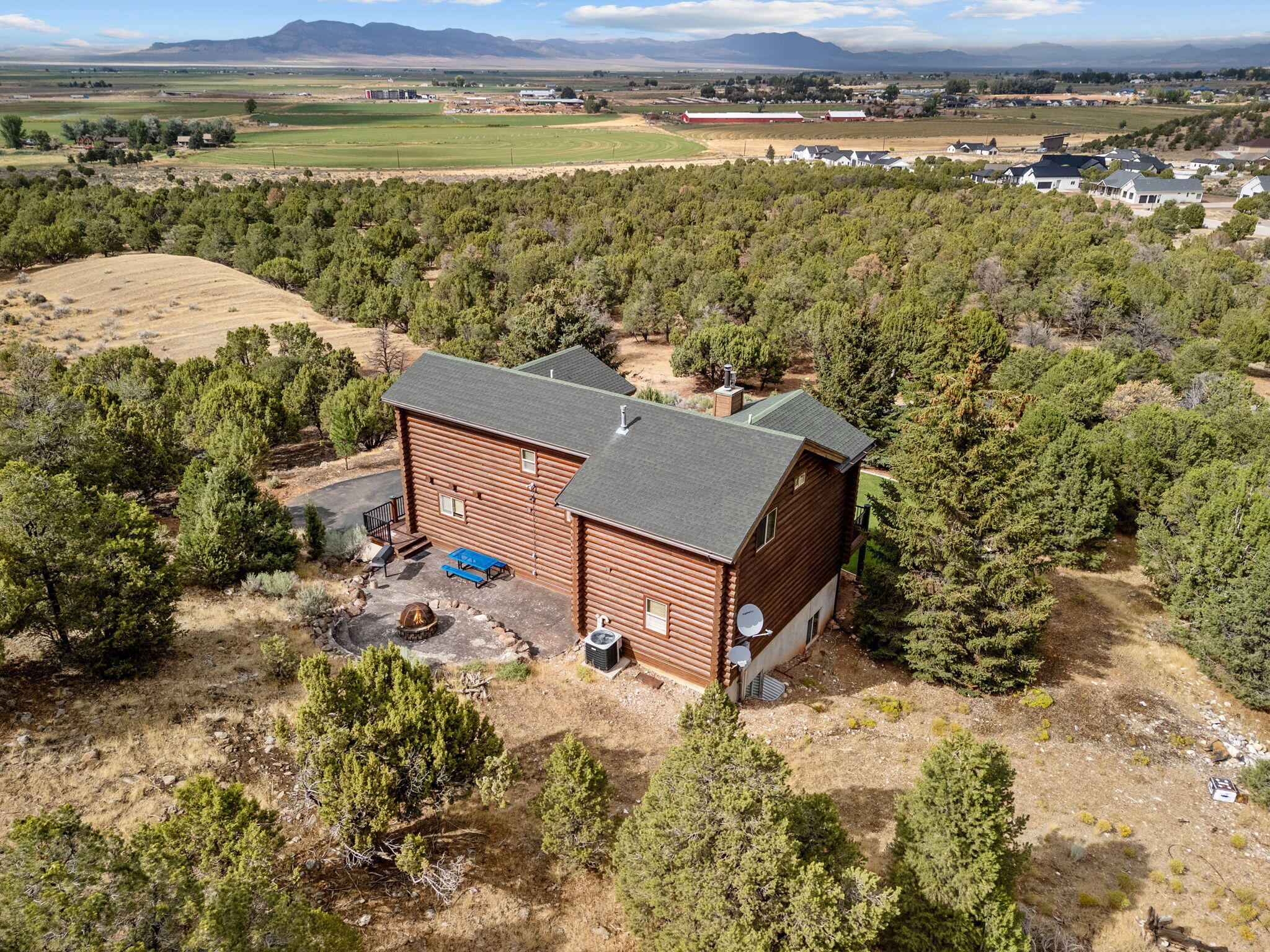 Parowan, Utah, 84761, United States, 5 Bedrooms Bedrooms, ,5 BathroomsBathrooms,Residential,For Sale,1976313