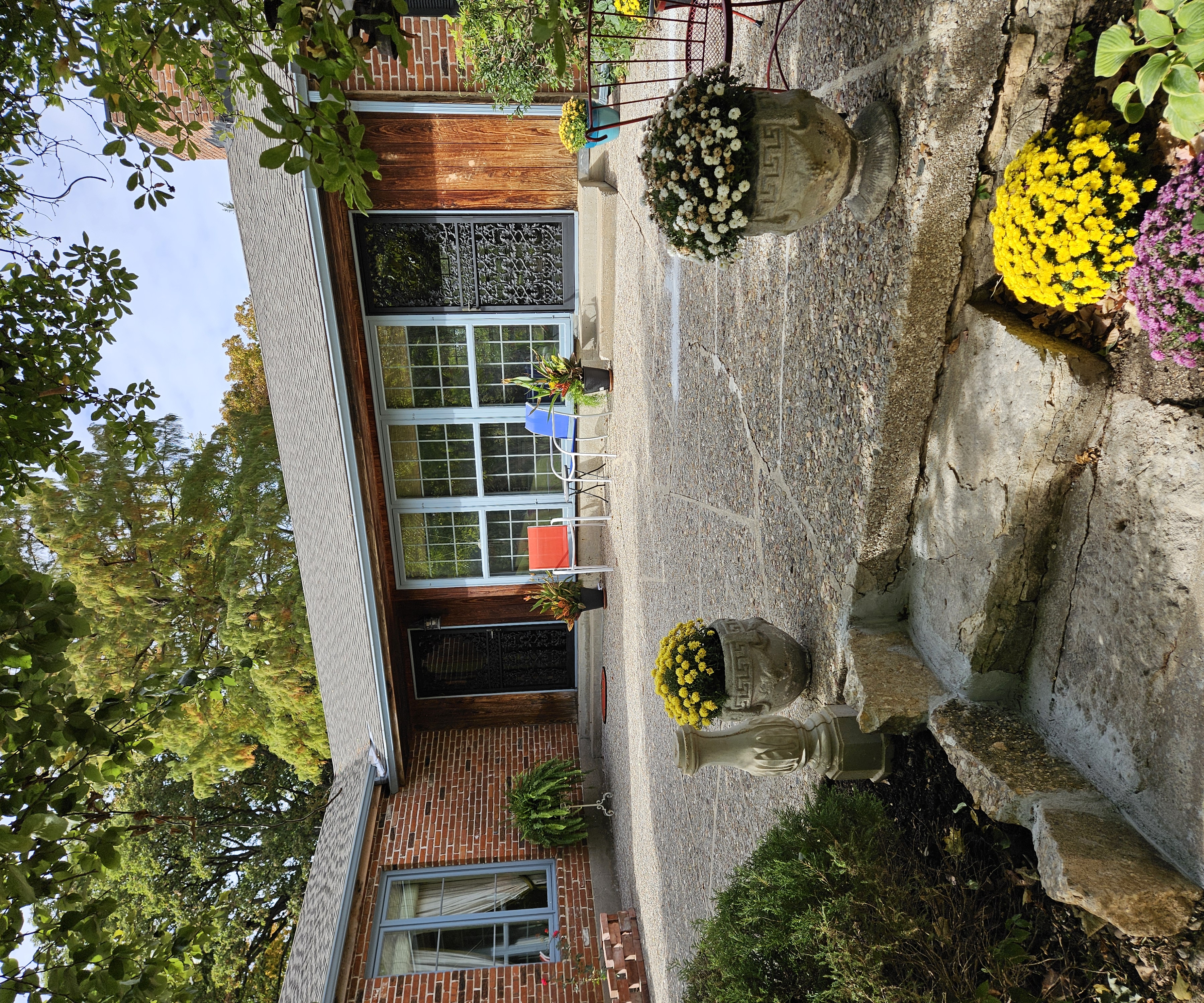 Hannibal, Missouri, 63401, United States, 3 Bedrooms Bedrooms, ,2 BathroomsBathrooms,Residential,For Sale,1981239