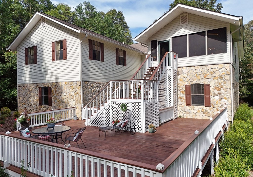Ellijay, Georgia, 30536, United States, 4 Bedrooms Bedrooms, ,3 BathroomsBathrooms,Residential,For Sale,1940340