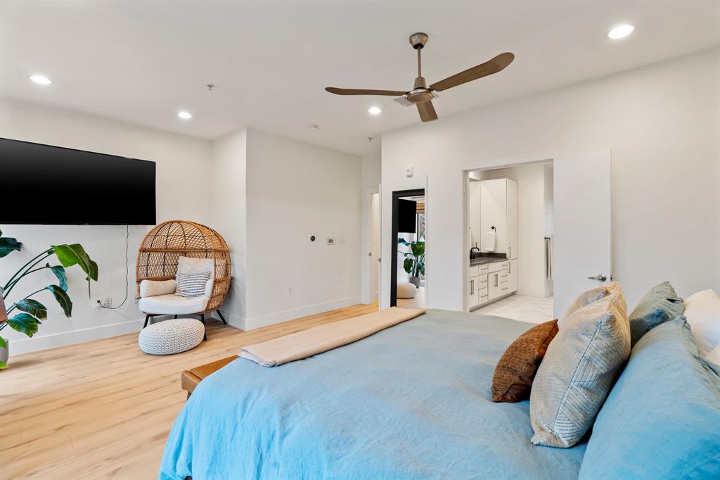 Dallas, Texas, 75219, United States, 2 Bedrooms Bedrooms, ,3 BathroomsBathrooms,Residential,For Sale,1911883