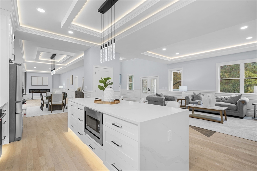 Bedford, Massachusetts, 01730, United States, 4 Bedrooms Bedrooms, ,5 BathroomsBathrooms,Residential,For Sale,1984160