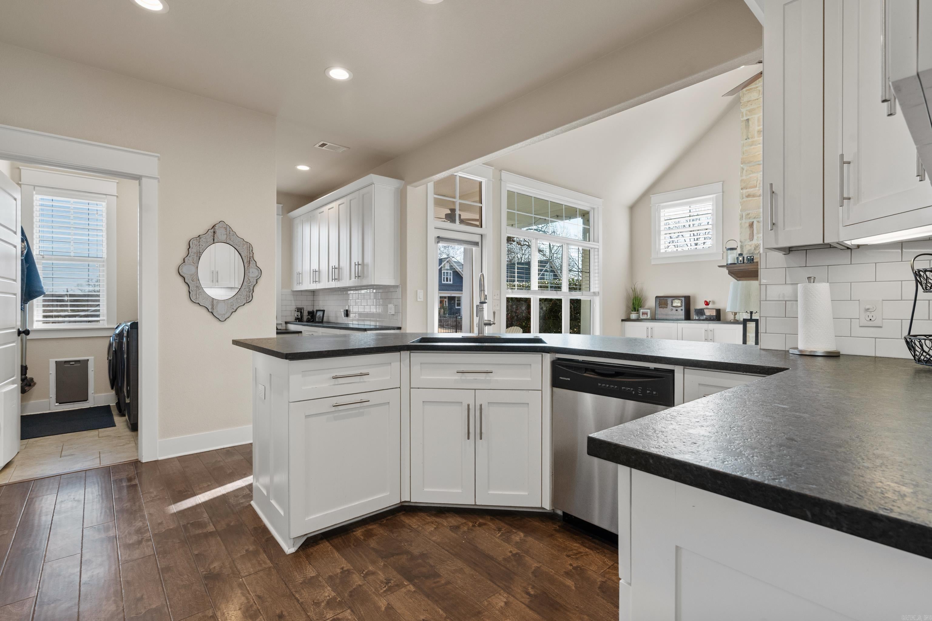 Hot Springs, Arkansas, 71913, United States, 4 Bedrooms Bedrooms, ,4 BathroomsBathrooms,Residential,For Sale,2019314