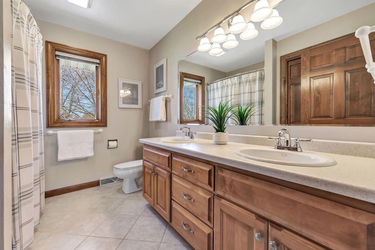 GREEN BAY, Wisconsin, 54313, United States, 4 Bedrooms Bedrooms, ,3 BathroomsBathrooms,Residential,For Sale,1818283