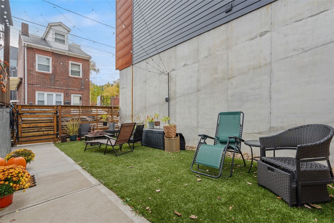 Lawrenceville, Pennsylvania, 15201, United States, ,Residential,For Sale,1988380