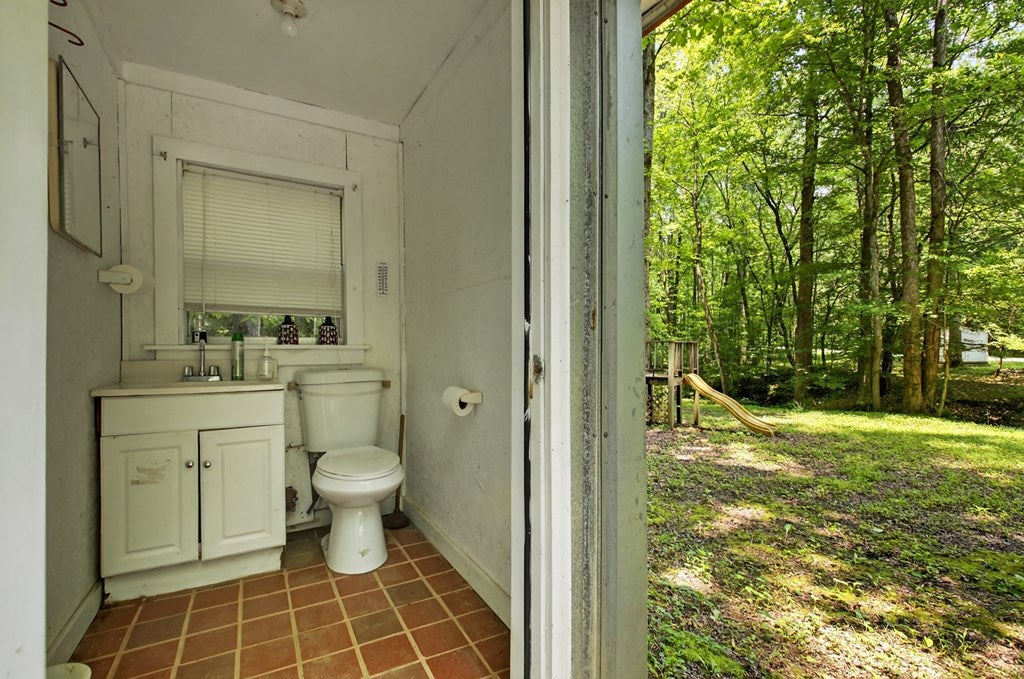 Talking Rock, Georgia, 30175, United States, 5 Bedrooms Bedrooms, ,4 BathroomsBathrooms,Residential,For Sale,1848832