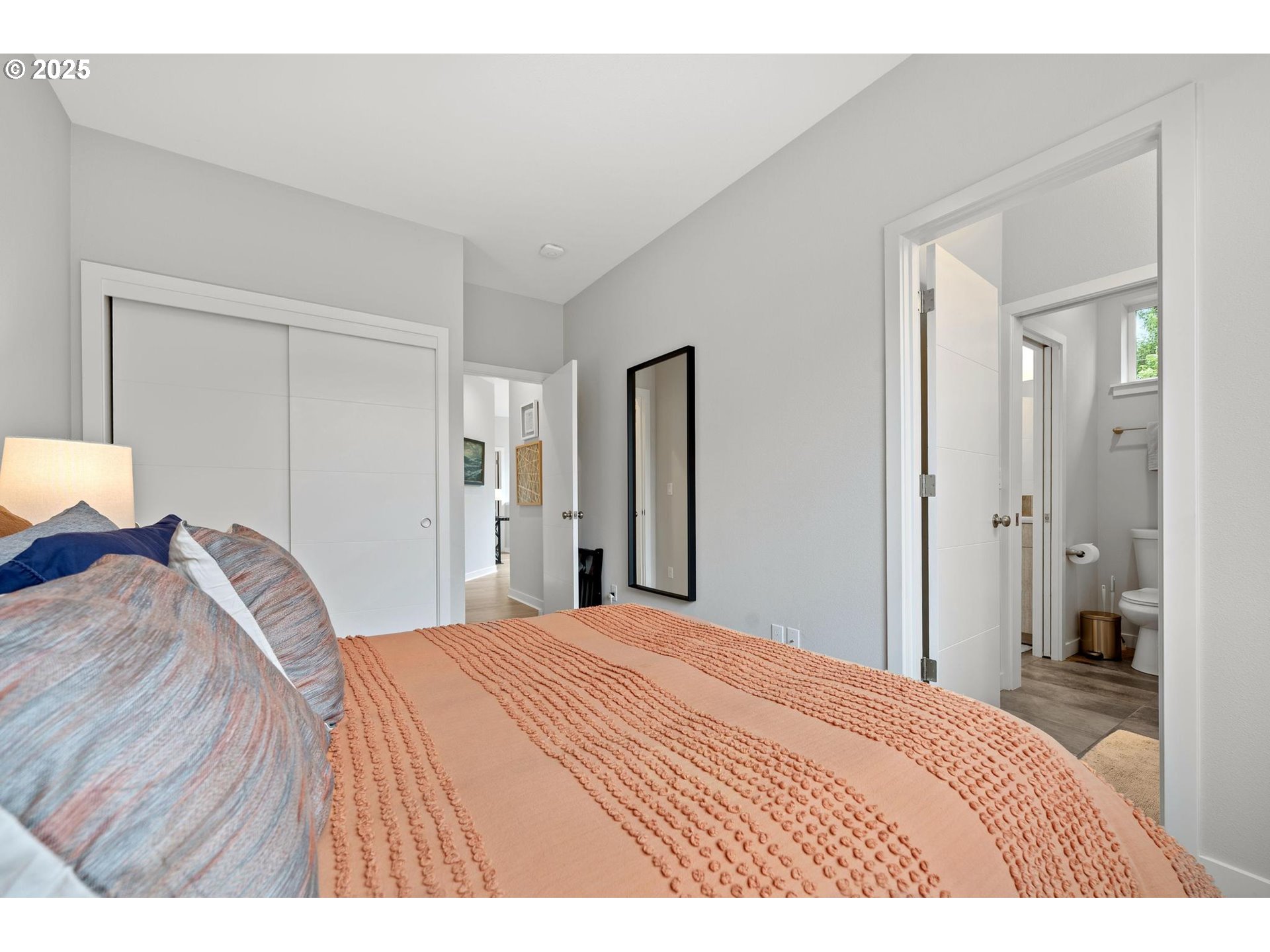 Portland, Oregon, 97211, United States, 3 Bedrooms Bedrooms, ,2 BathroomsBathrooms,Residential,For Sale,1926283