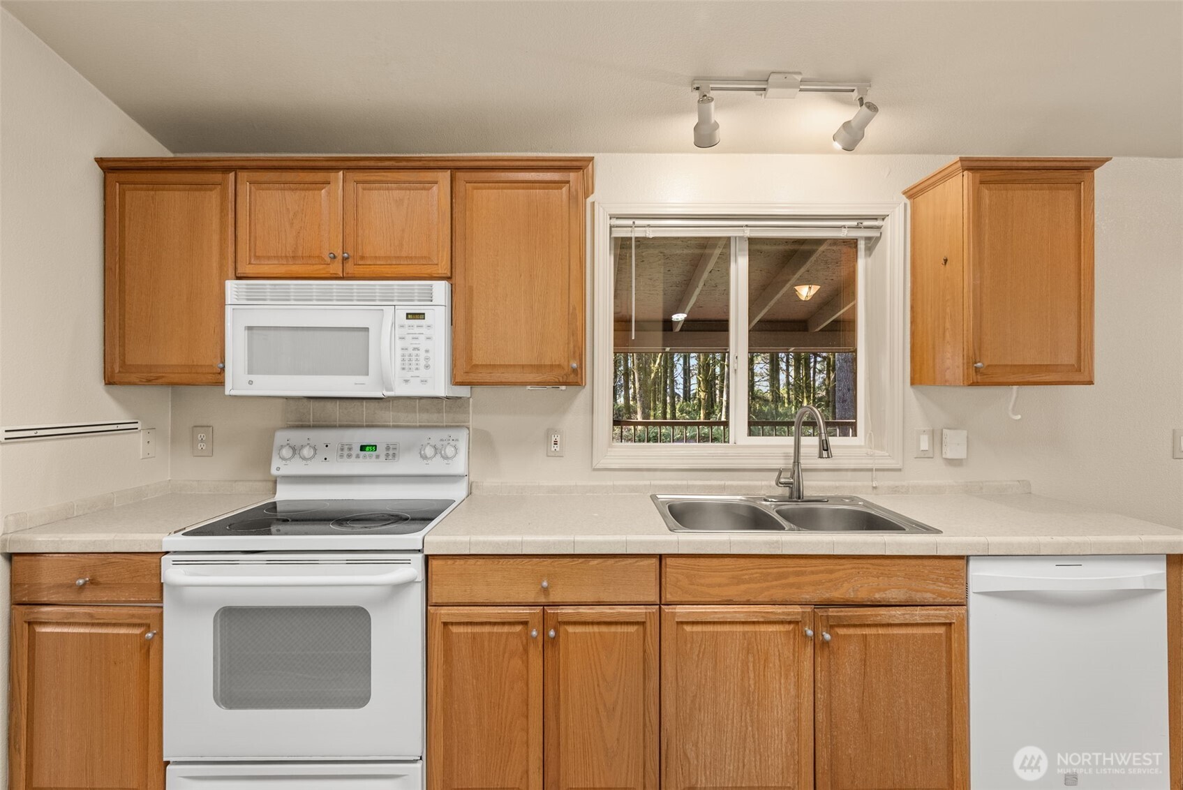 Chehalis, Washington, 98532, United States, 2 Bedrooms Bedrooms, ,1 BathroomBathrooms,Residential,For Sale,2002631