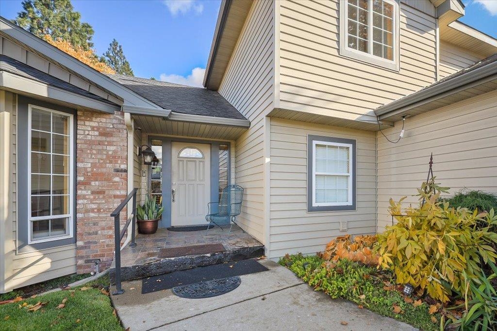 Spokane, Washington, 99223, United States, 5 Bedrooms Bedrooms, ,4 BathroomsBathrooms,Residential,For Sale,1988126