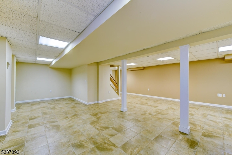 Branchburg Twp., New Jersey, 08876, United States, 4 Bedrooms Bedrooms, ,3 BathroomsBathrooms,Residential,For Sale,1992808