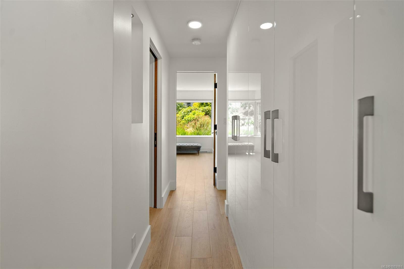 OAK BAY, British Columbia, V8S 2N6, CA, 2 Bedrooms Bedrooms, ,Residential,For Sale,1875191
