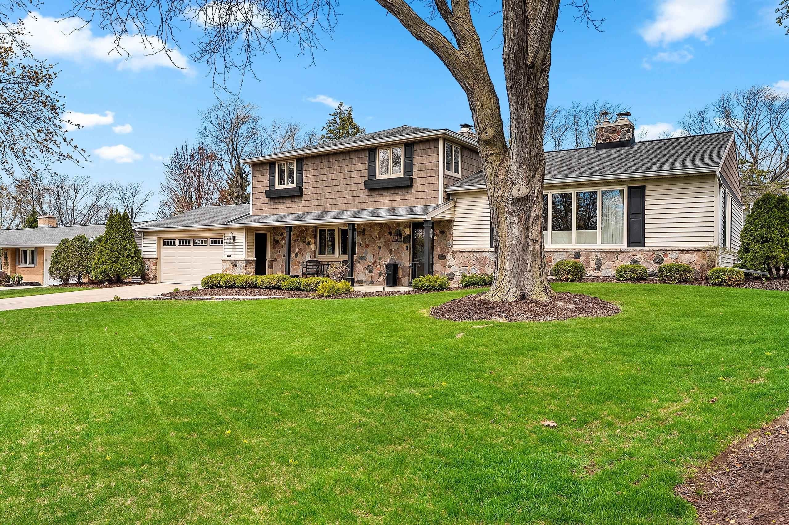 GREEN BAY, Wisconsin, 54301, United States, 4 Bedrooms Bedrooms, ,3 BathroomsBathrooms,Residential,For Sale,2048088