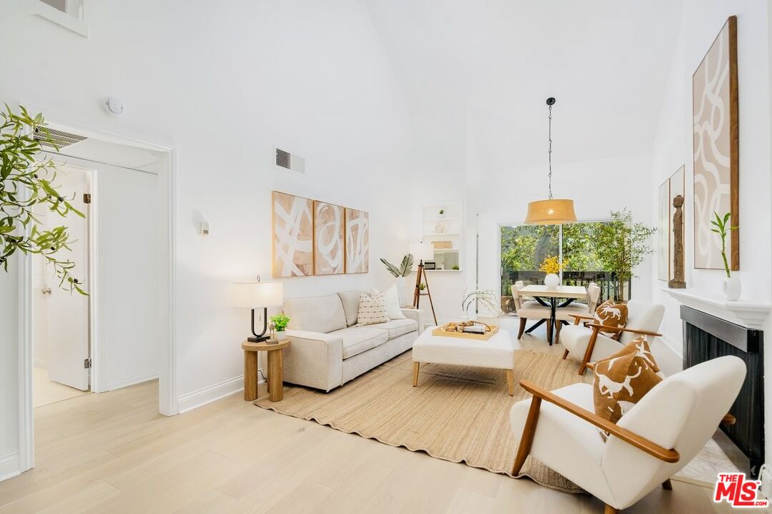 Culver City, California, 90230, United States, 2 Bedrooms Bedrooms, ,2 BathroomsBathrooms,Residential,For Sale,1934689