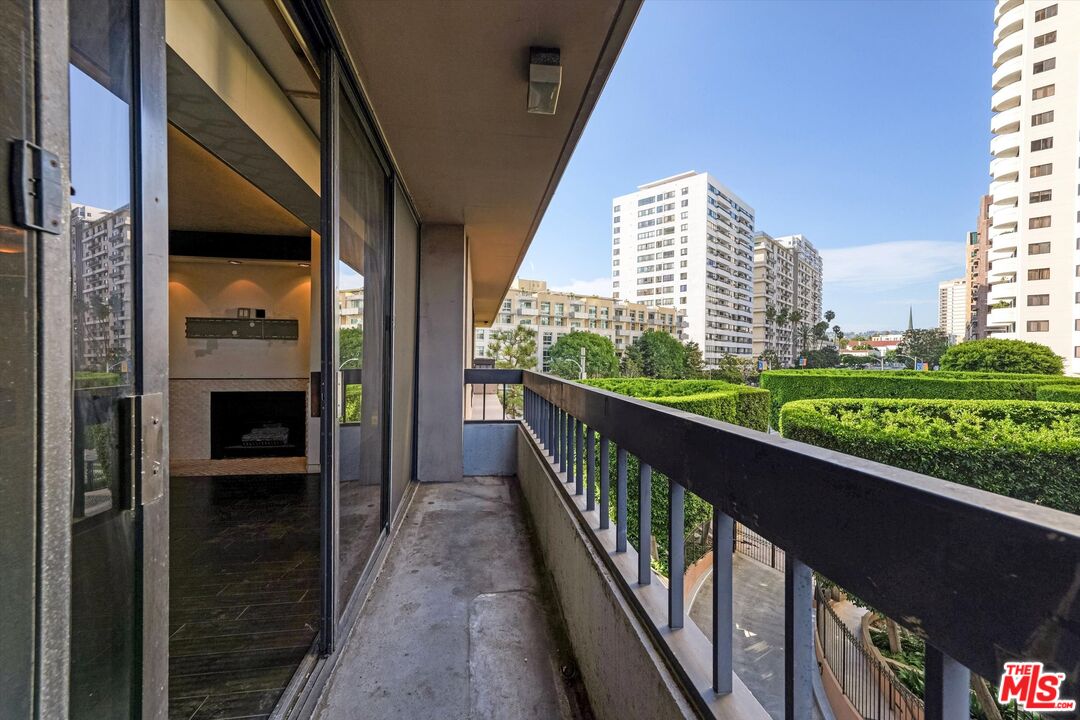 Los Angeles, California, 90024, United States, 2 Bedrooms Bedrooms, ,1 BathroomBathrooms,Residential,For Sale,1939322