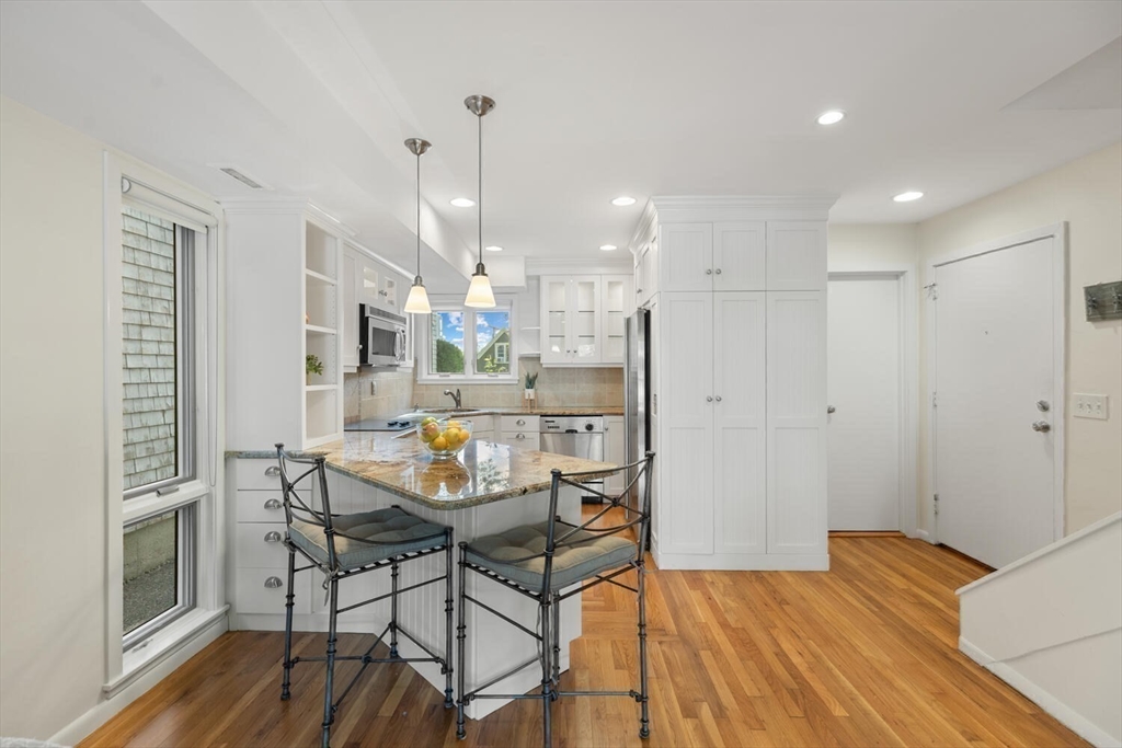 Marblehead, Massachusetts, 01945, United States, 2 Bedrooms Bedrooms, ,2 BathroomsBathrooms,Residential,For Sale,1895462