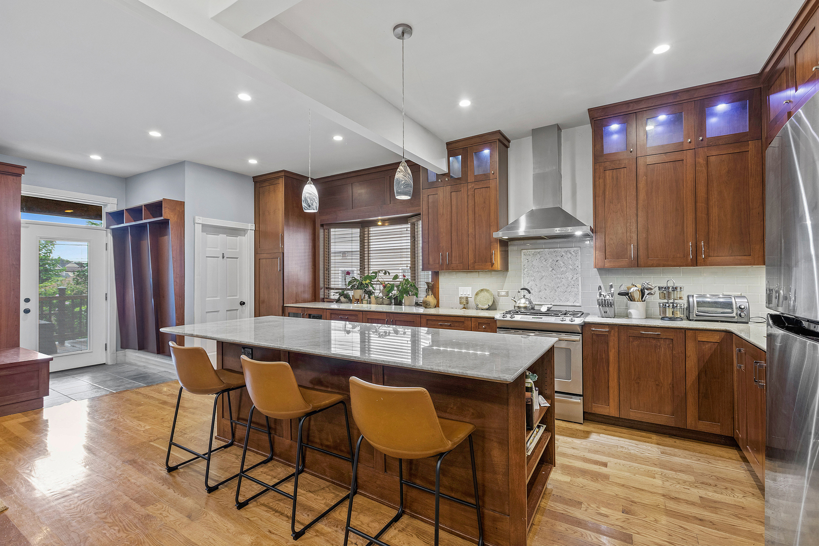 Chicago, Illinois, 60641, United States, 5 Bedrooms Bedrooms, ,3 BathroomsBathrooms,Residential,For Sale,1891255