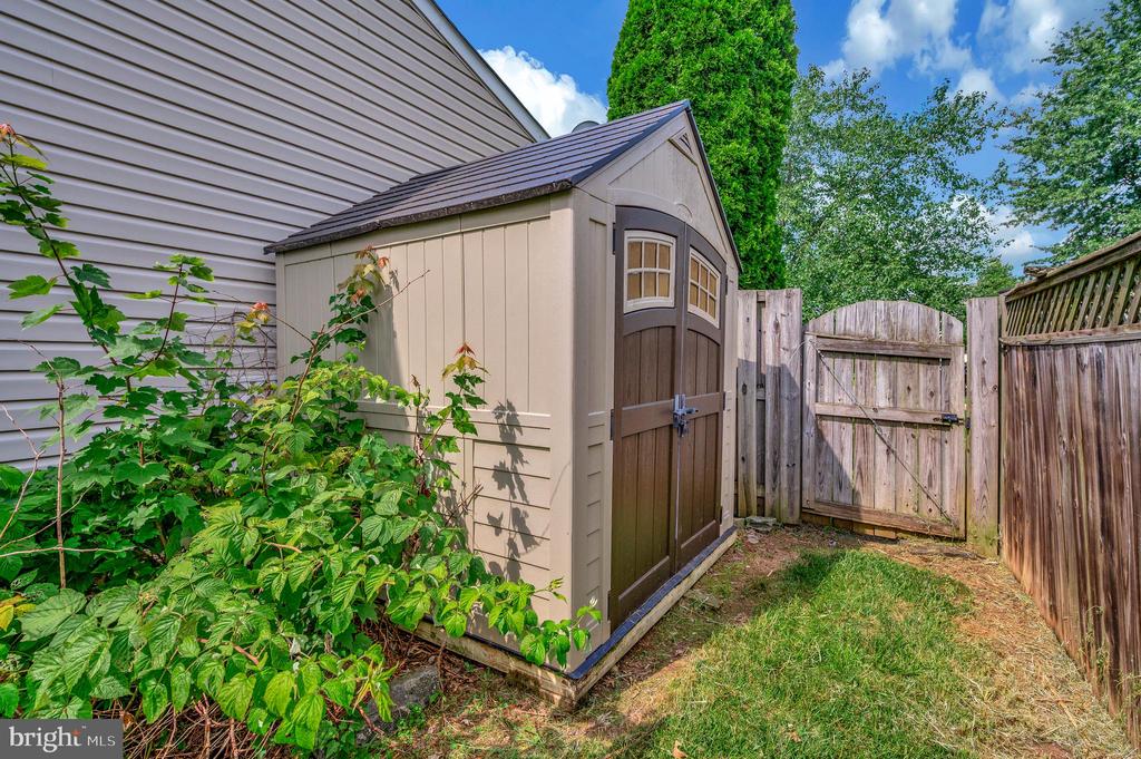 Bealeton, Virginia, 22712, United States, 6 Bedrooms Bedrooms, ,4 BathroomsBathrooms,Residential,For Sale,1916093