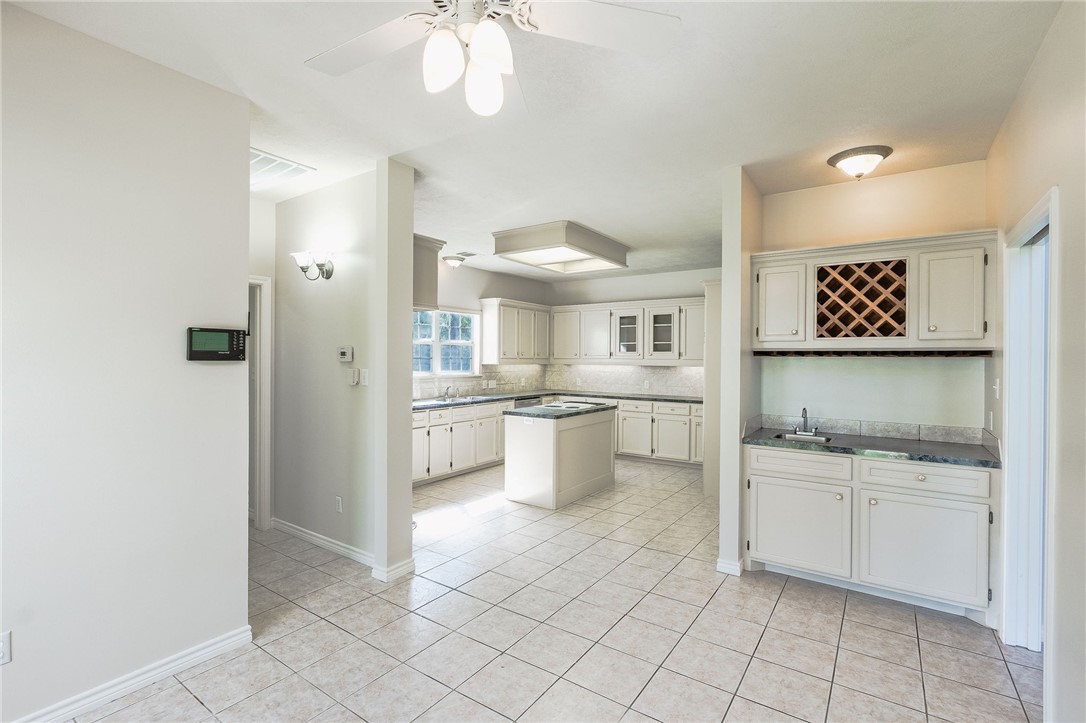 Bryan, Texas, 77808, United States, 3 Bedrooms Bedrooms, ,3 BathroomsBathrooms,Residential,For Sale,1989351